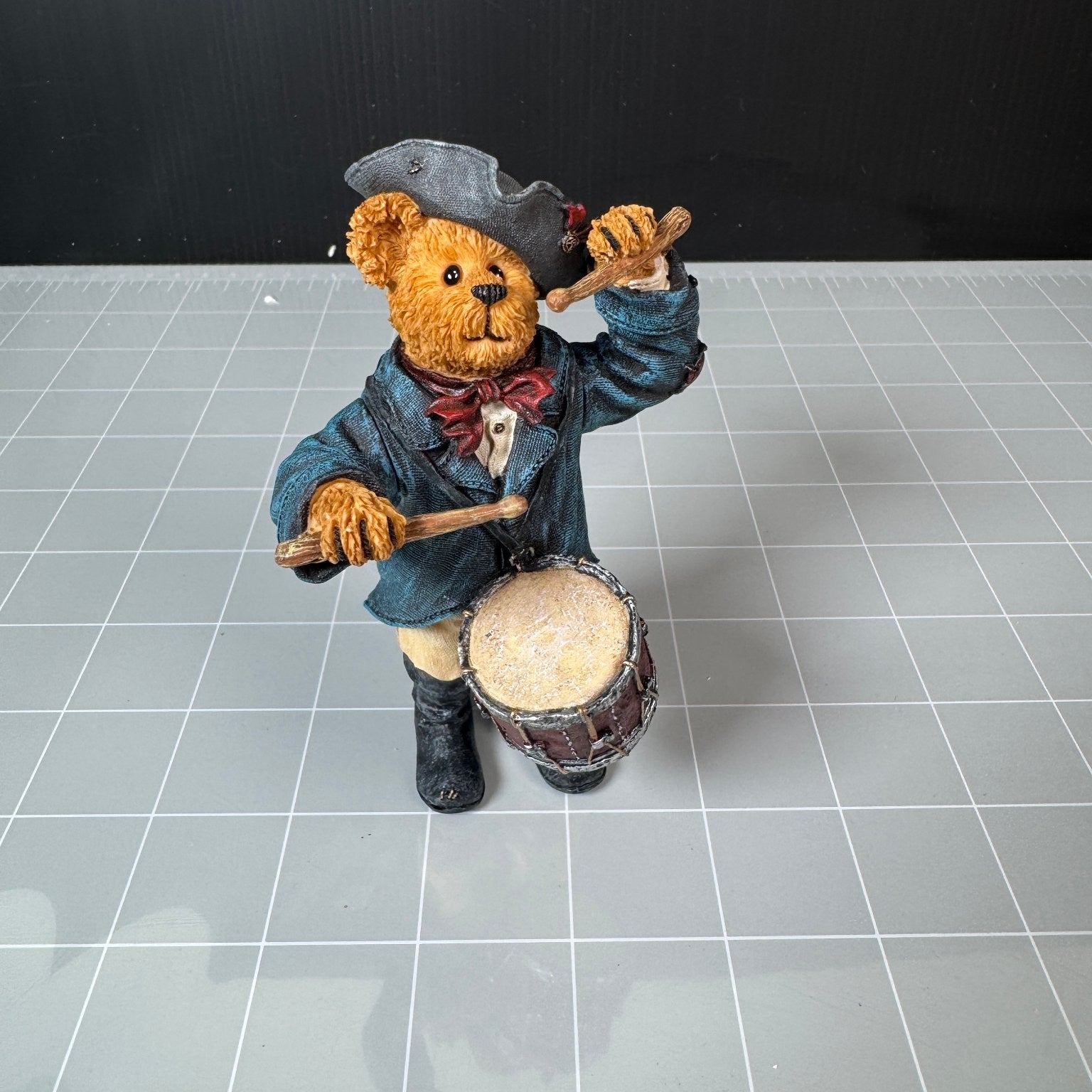 Thomas Drummer True Blue Shoe Box Bear Style 3248 Resin Figure in Original Box