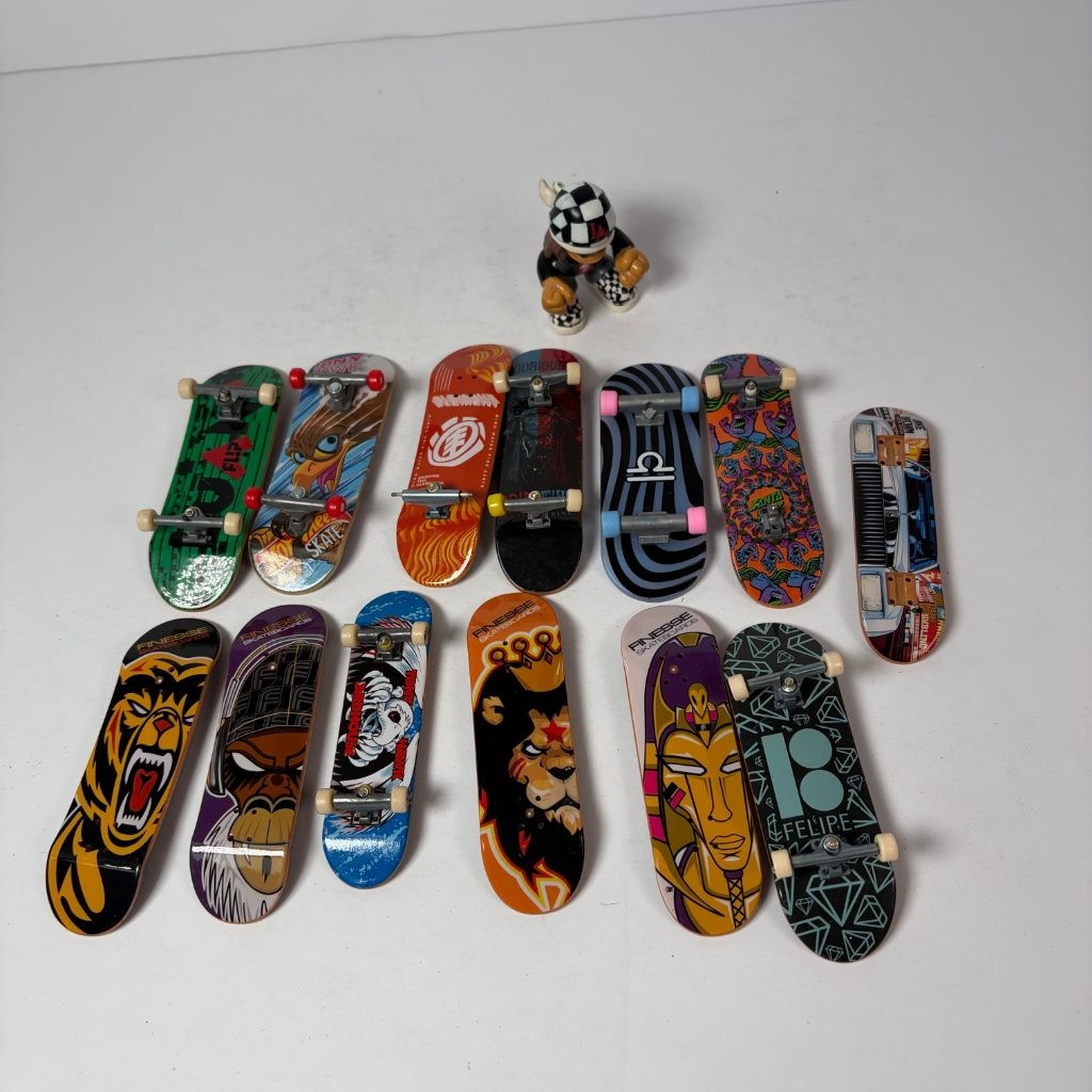 Tech Deck Fingerboard Lot 13 Finesse Element Santa Cruz Tony Hawk + Figure