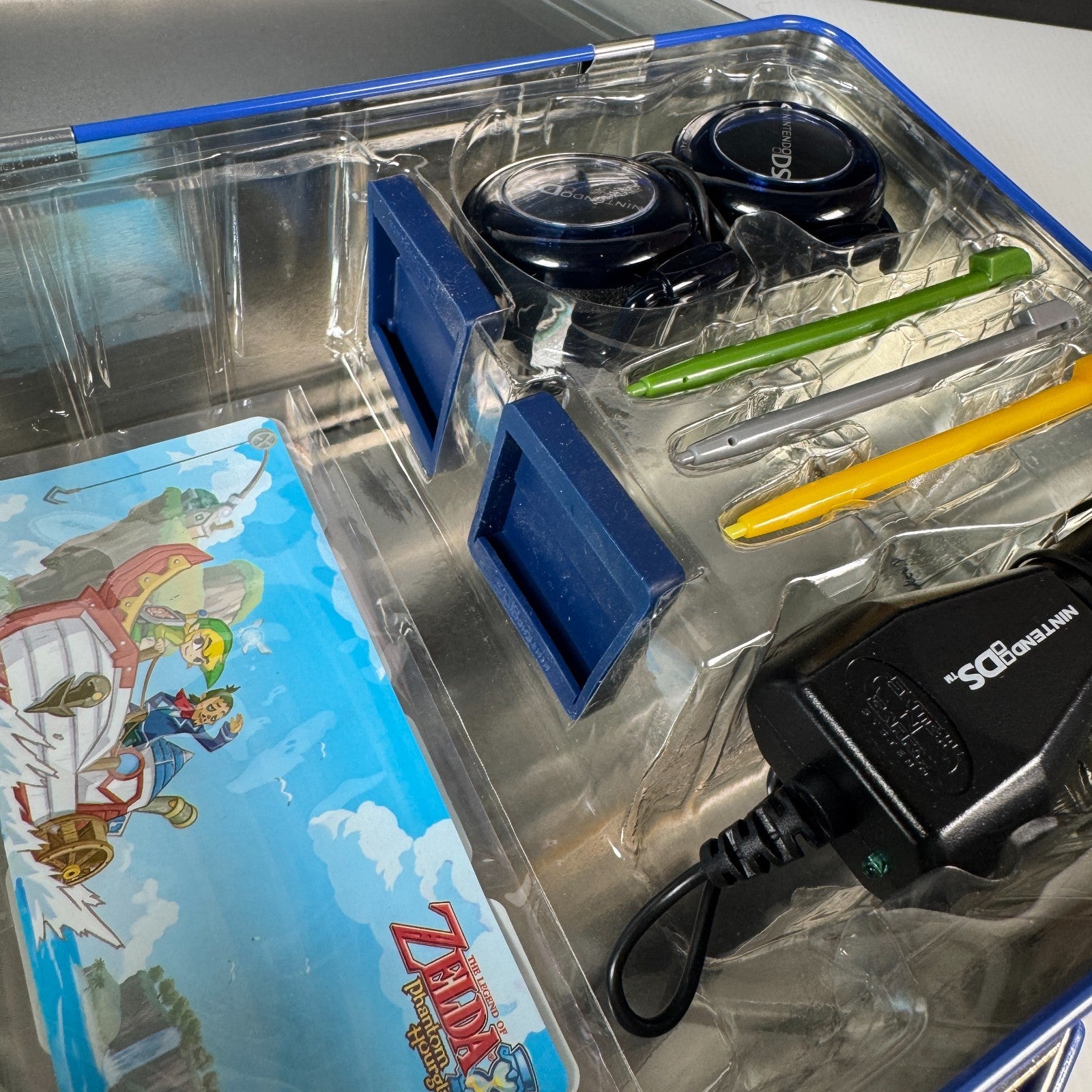 Nintendo DS ZELDA Phantom Hourglass Metal Lunch Box Carrying Case