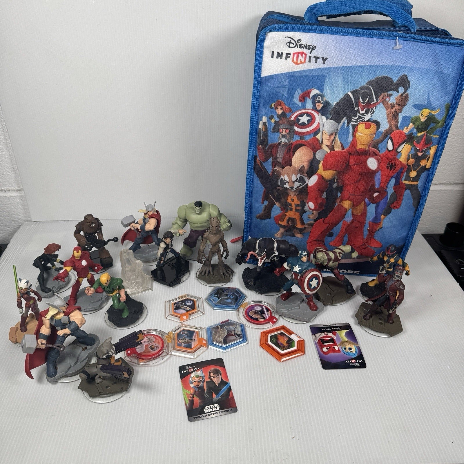 Disney Infinity Marvel Figure Lot of 16 w/ Carrying Case Ironman, Venom & More