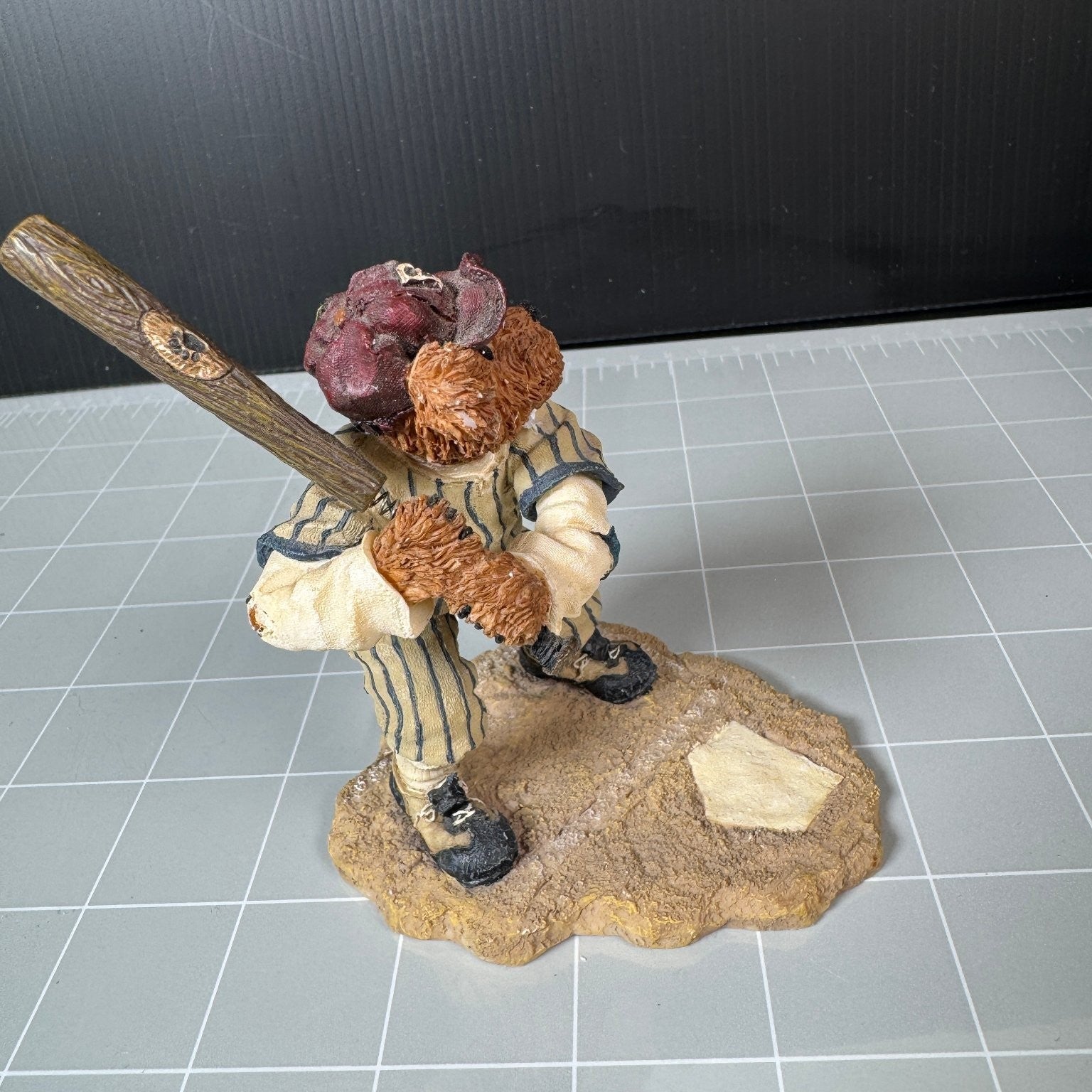 Slugger McGee Swing Batta Batta Boyd's Bears & Friends Resin Statue Baseball