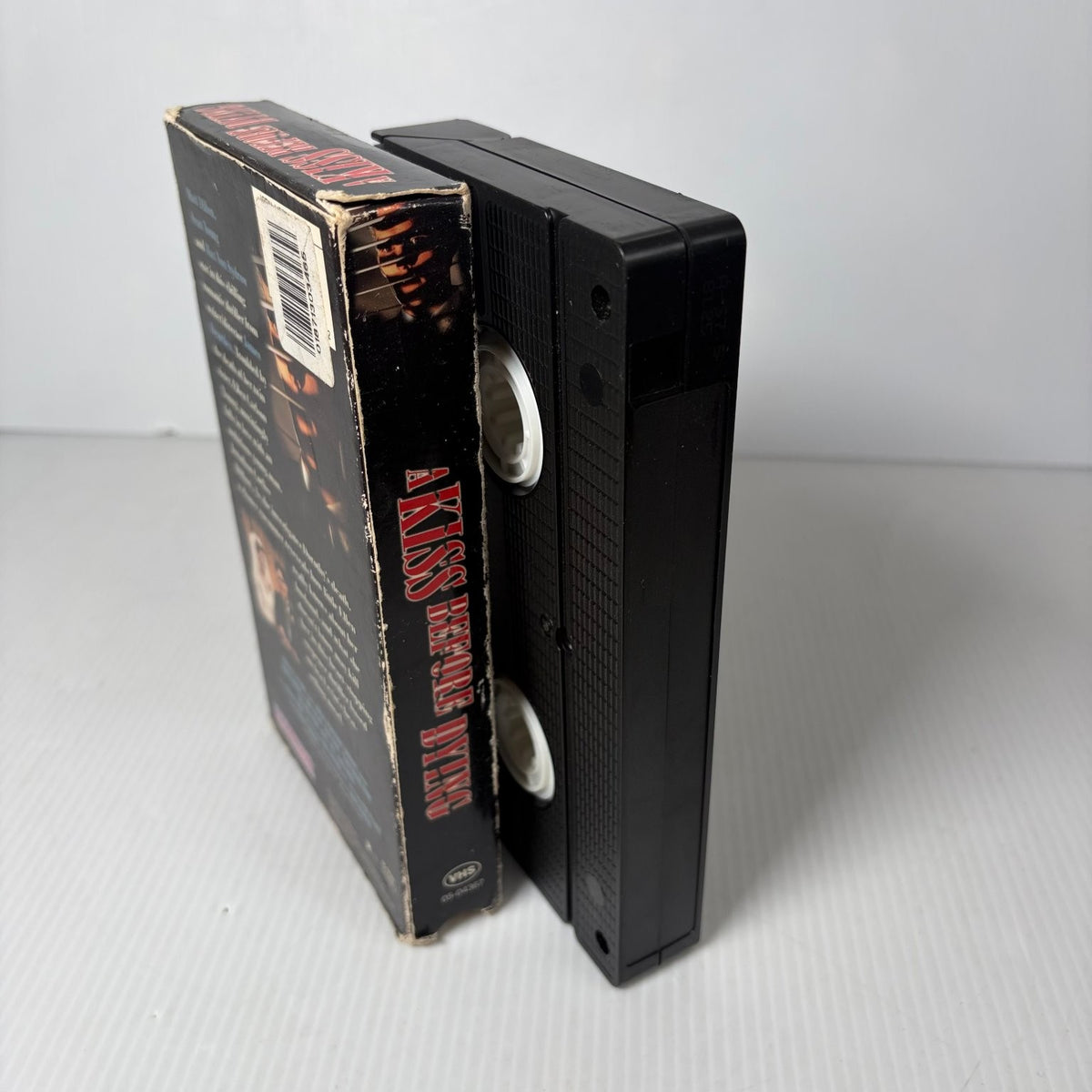 A Kiss Before Dying VHS 1991 Romantic Thriller Matt Dillon Universal Pictures
