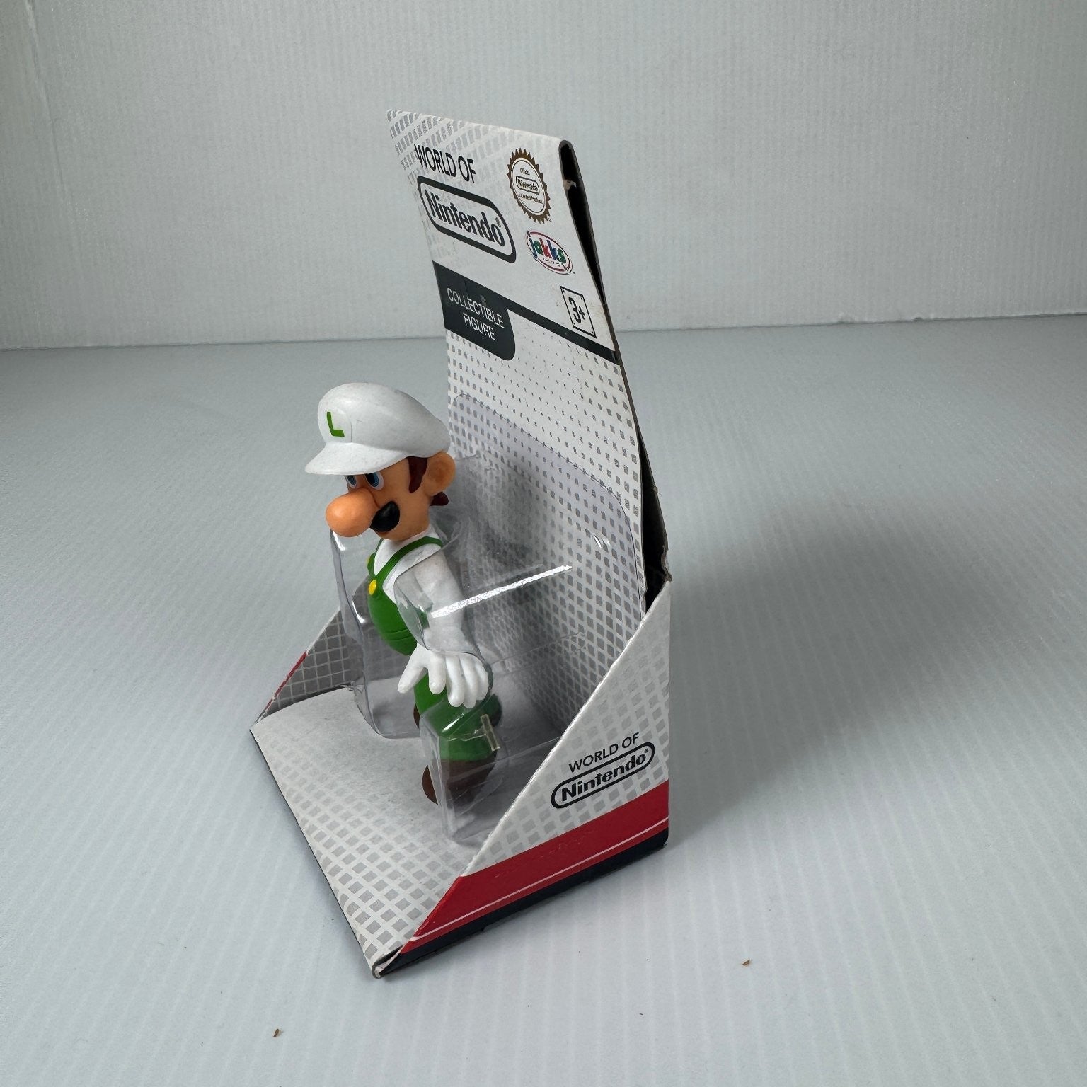 World of Nintendo Fire Luigi Super Mario 2.5" Collectible Figure