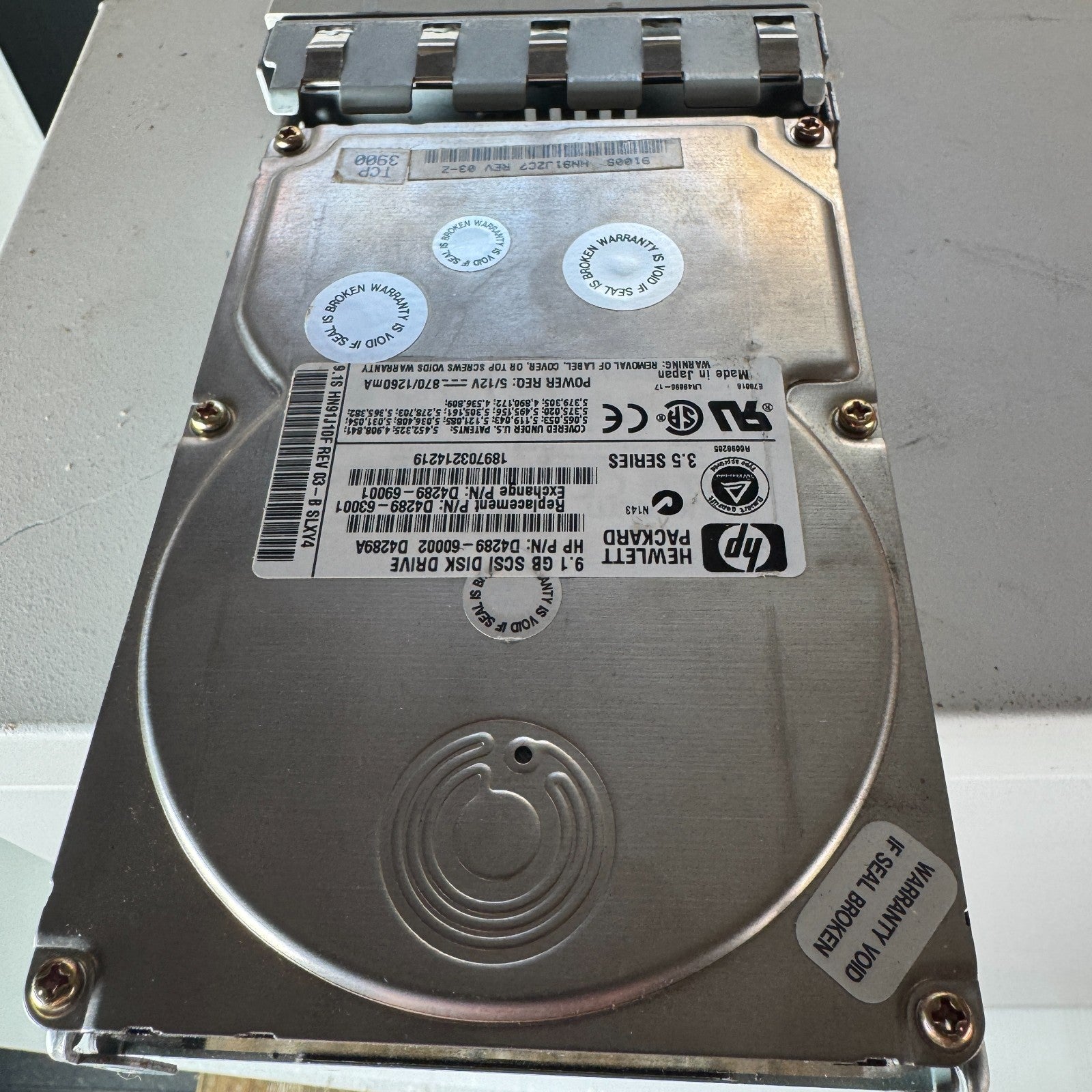 Vintage Hewlett Packard HP NetServer Storage System / 6 with 5 9GB Hard Drives