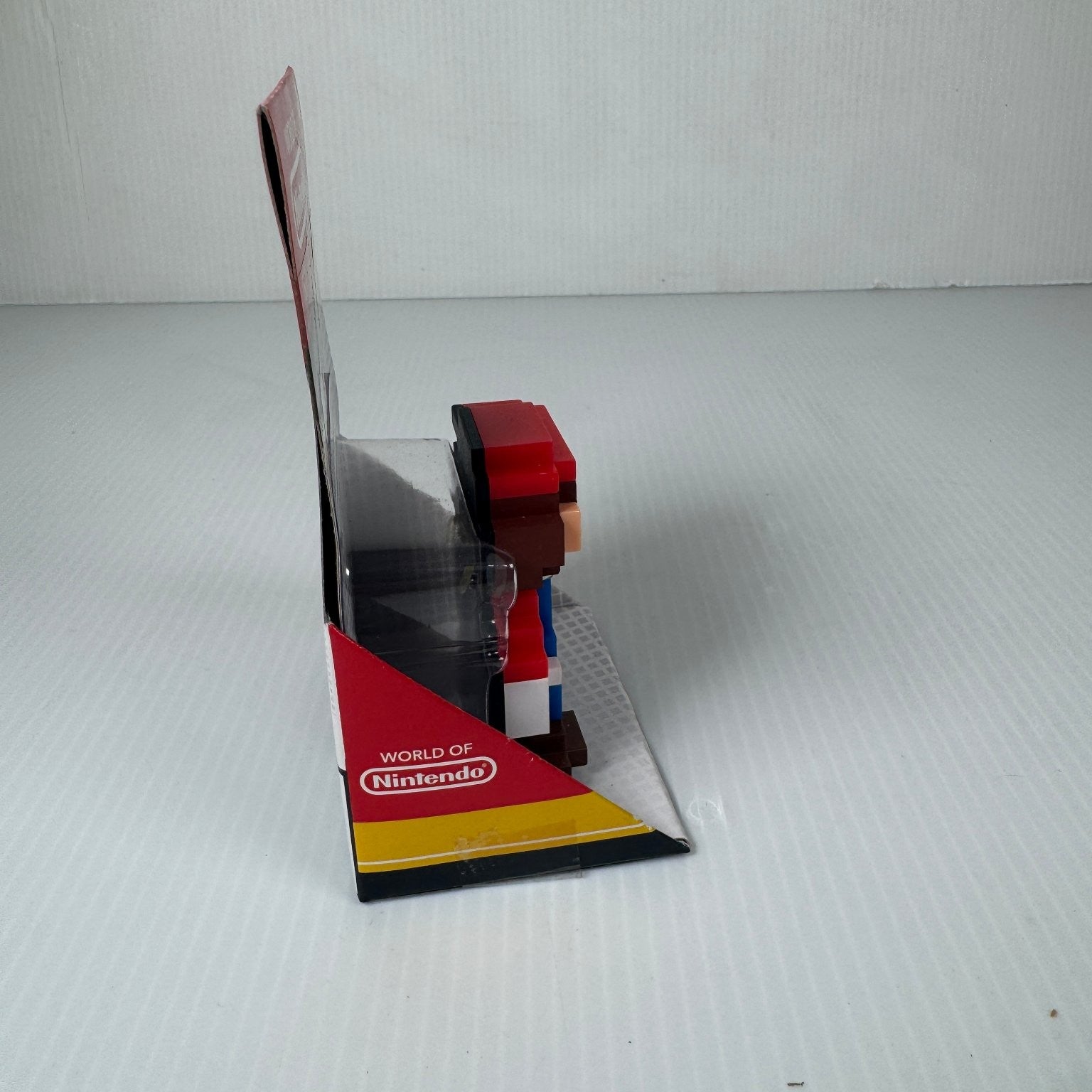 8-Bit Modern Color Mario 2.5" Figure Limited Edition World of Nintendo