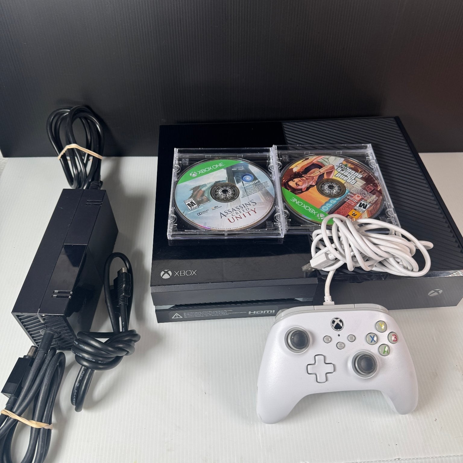 Microsoft Xbox One Original Console Bundle With GTA 5 & Assasin's Creed Unity