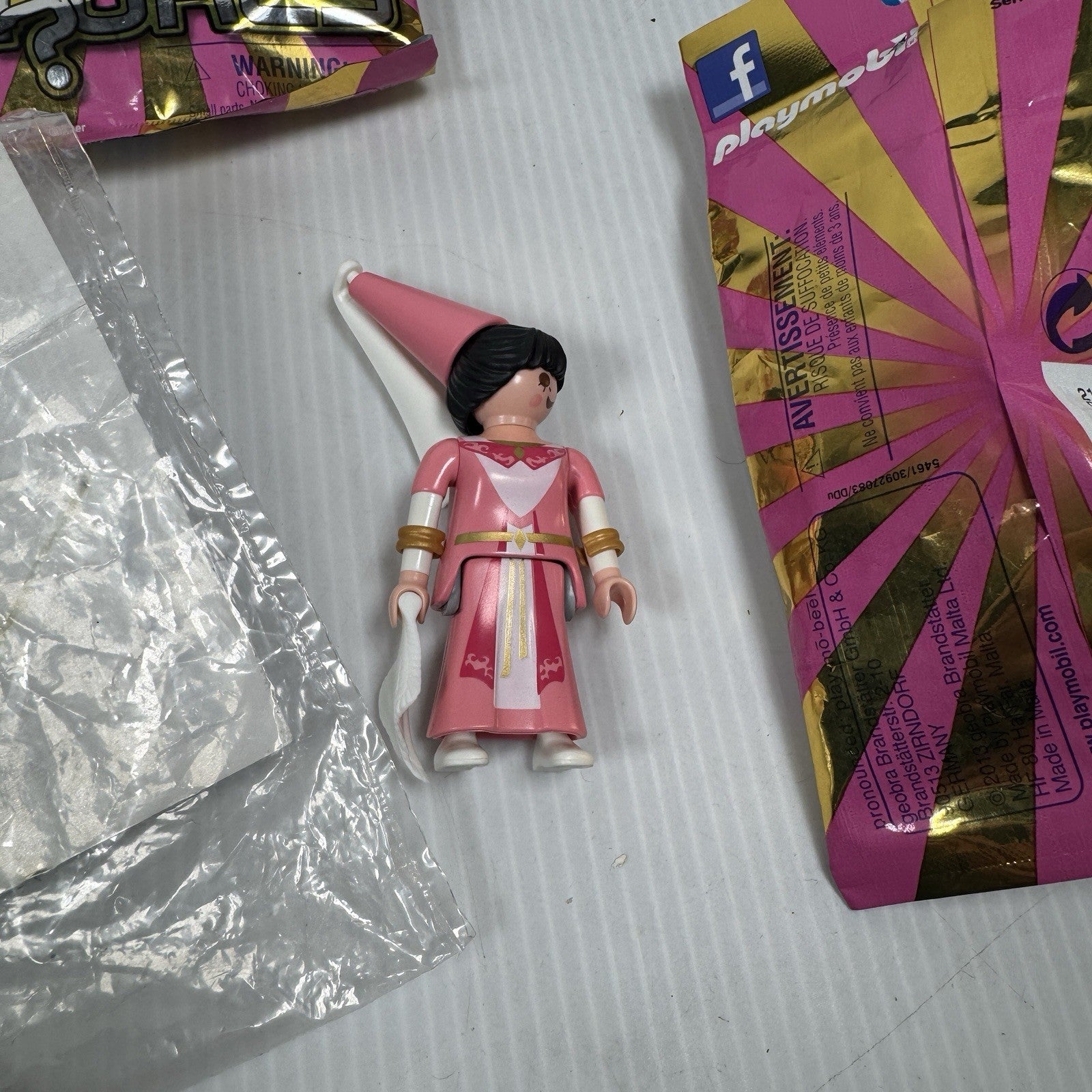 Lot Of 13 Playmobil Minifigures 4 Sealed In Bulk Bags & 9 Opened Blind Bags