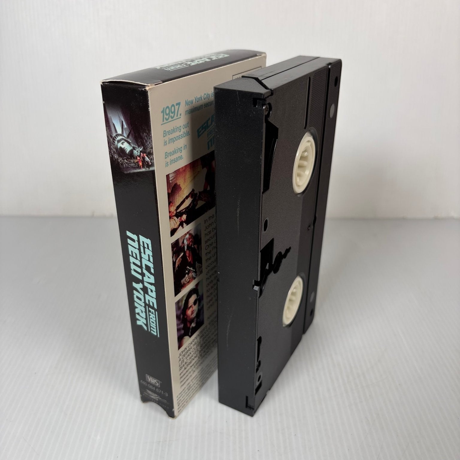 Escape From New York VHS 1981 Sci-Fi Action Cult Classic MGM/UA Home Video