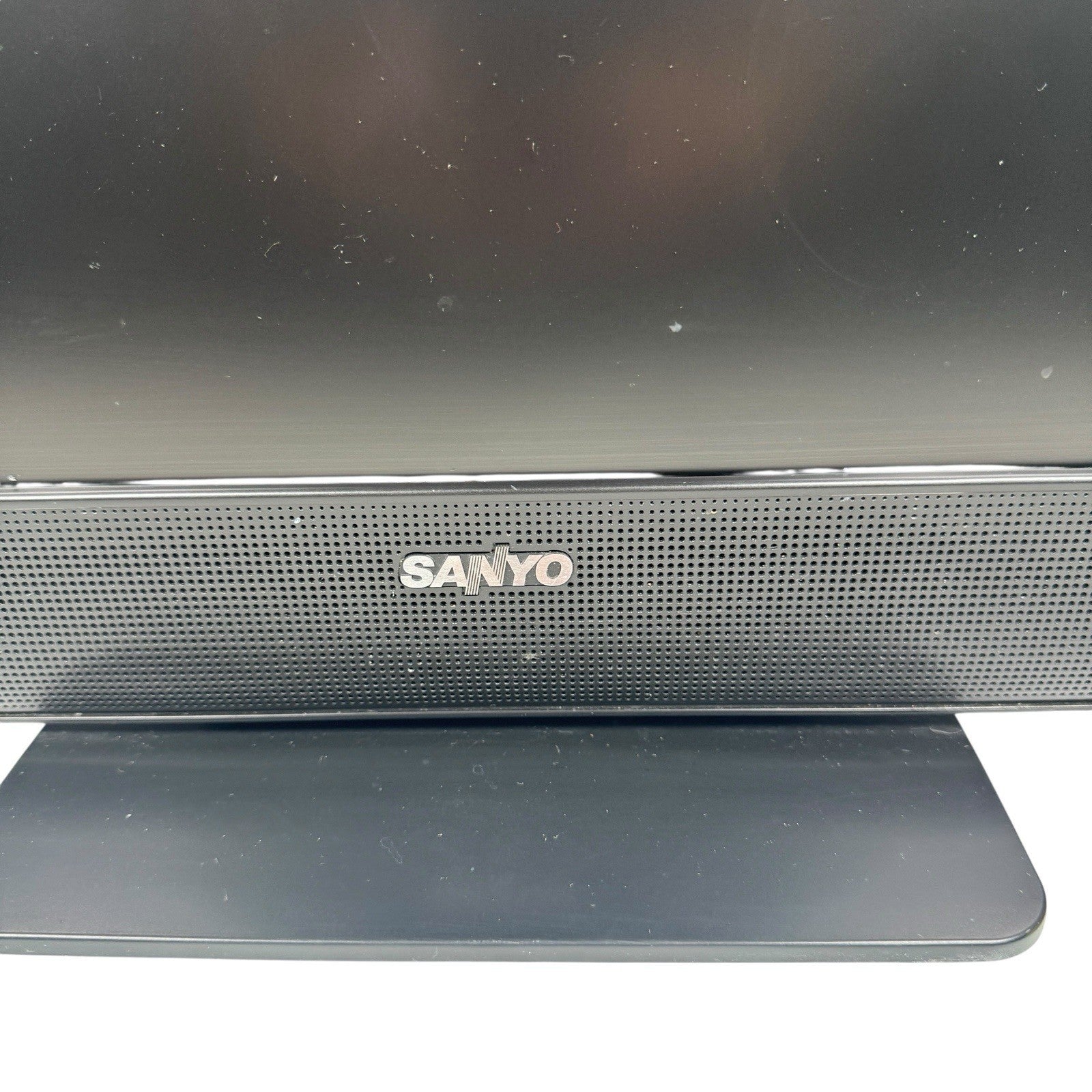 Sanyo DP19648 19" LCD HDTV 720p Retro Gaming Television / Monitor VGA Input