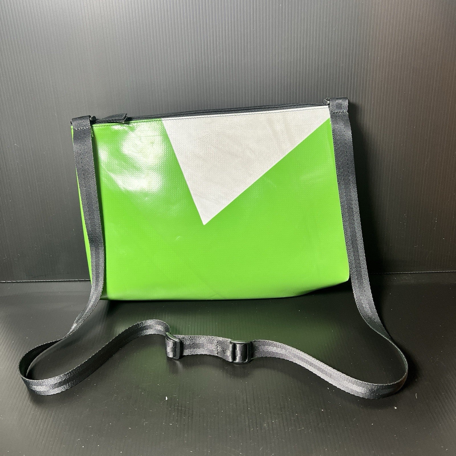 Freitag F553 Lou 091459 Crossbody Shoulder Bag In Green