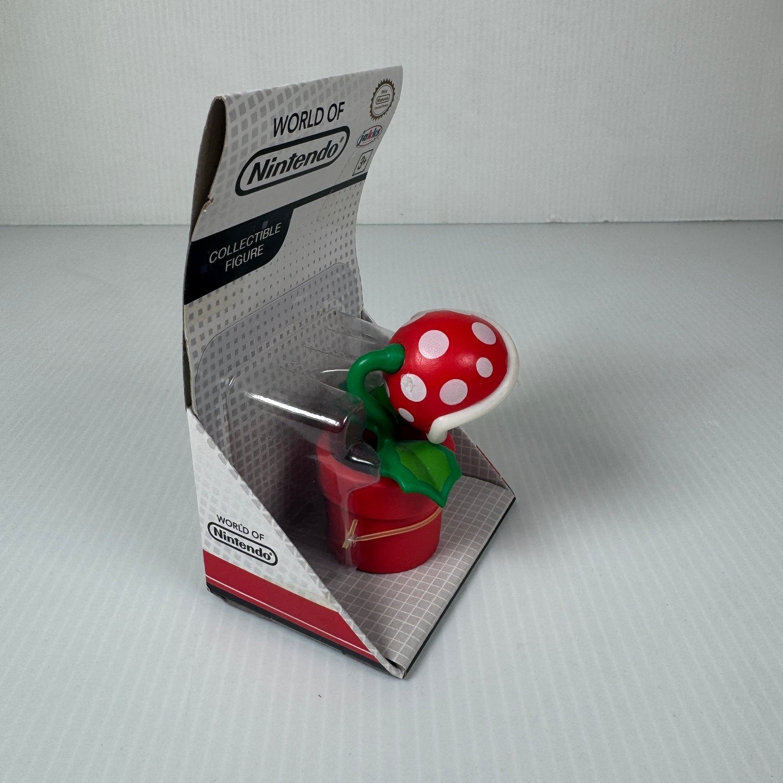 World of Nintendo Red Piranha Plant 2.5" Super Mario Collectible Figure