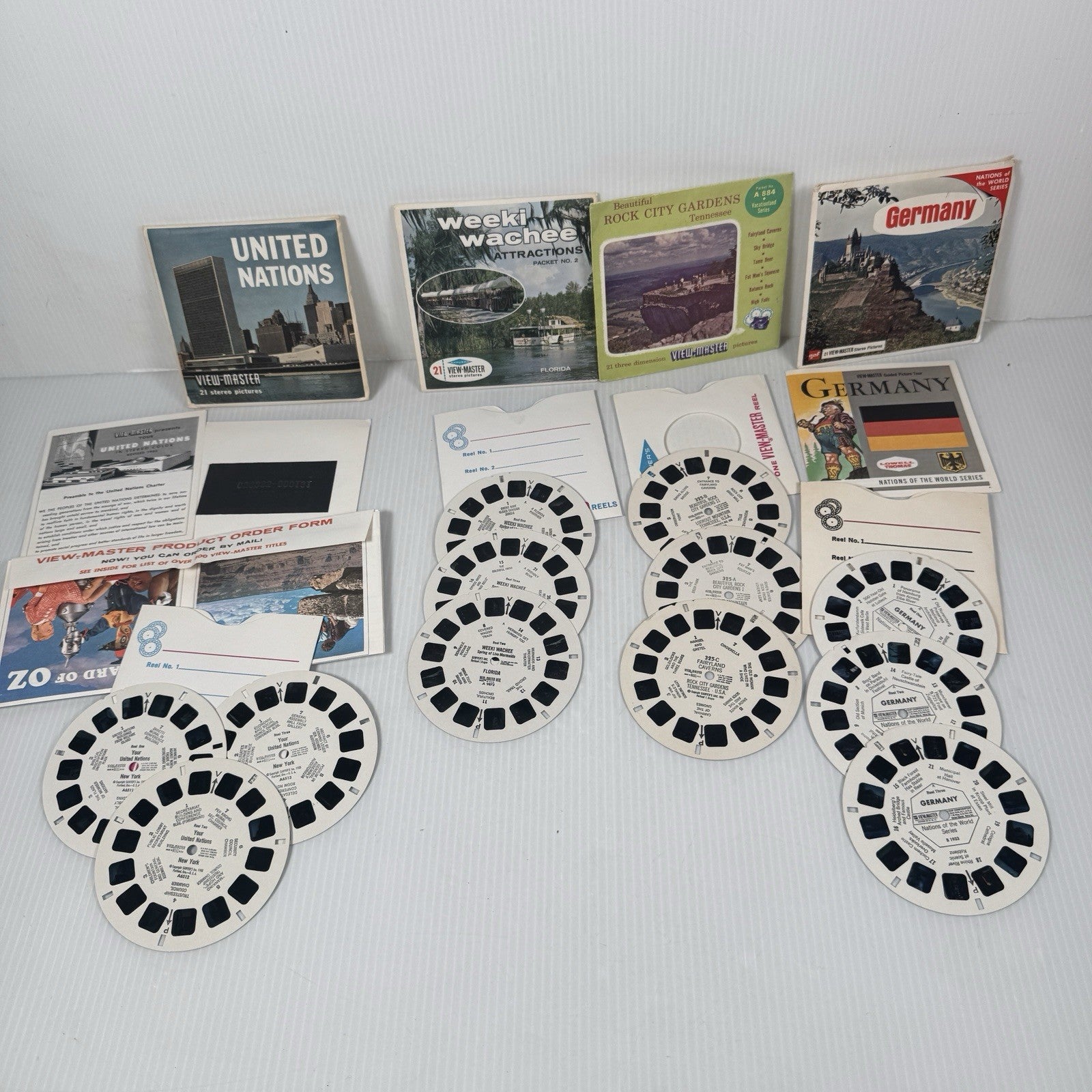 2 View Master Projector Lot with 13 Reels Casper Secret Squirrel +More Read Desc