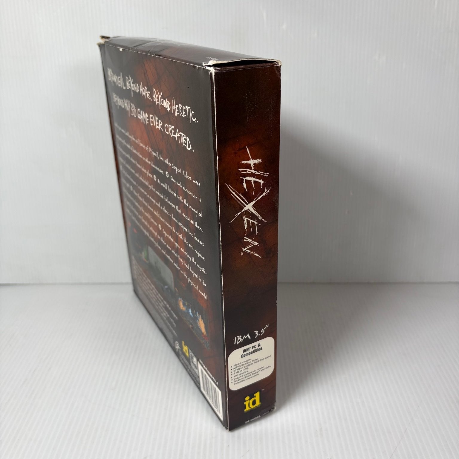 Hexen Beyond Heretic IBM PC Rare 3.5" Floppy Disk Version FPS Complete w/ Poster