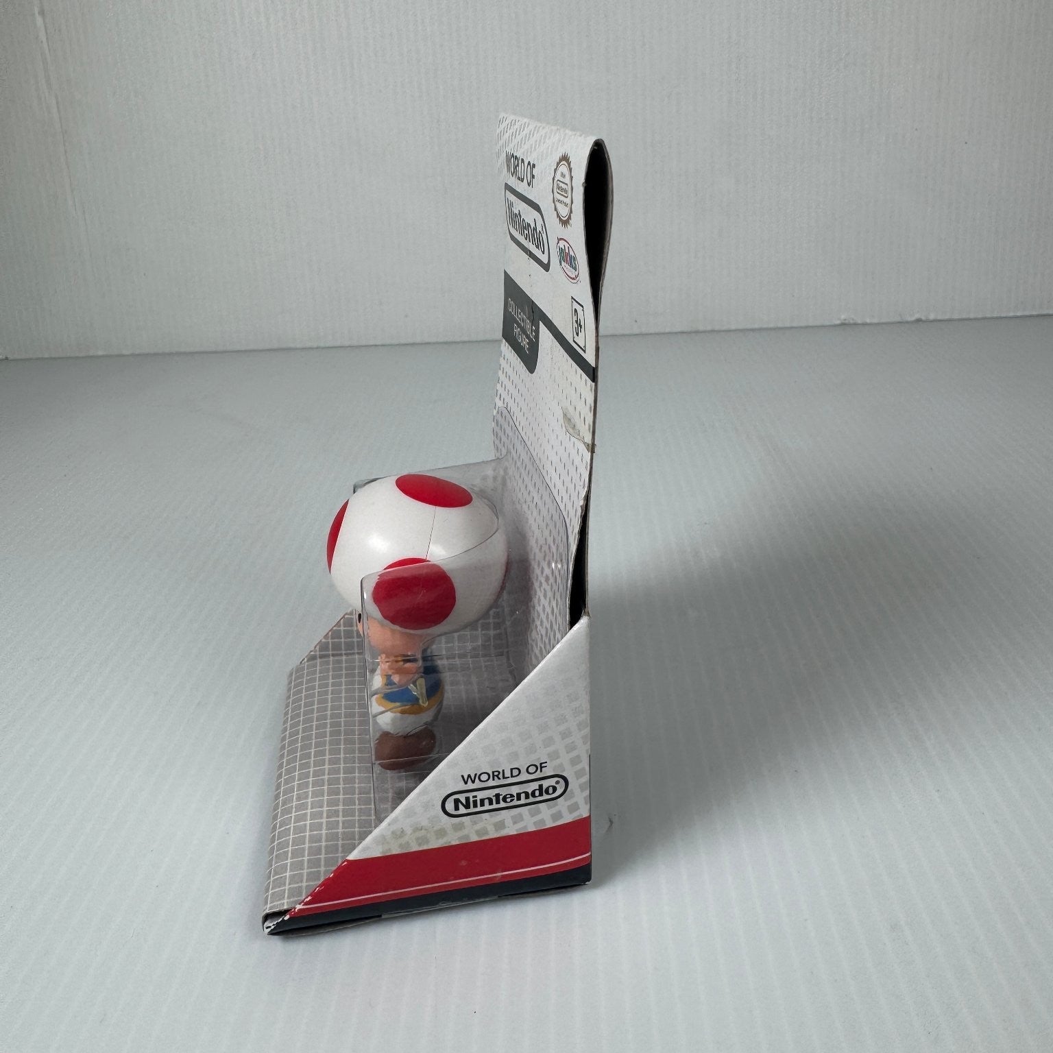 World of Nintendo Red Toad 2.5" Super Mario Collectible Figure