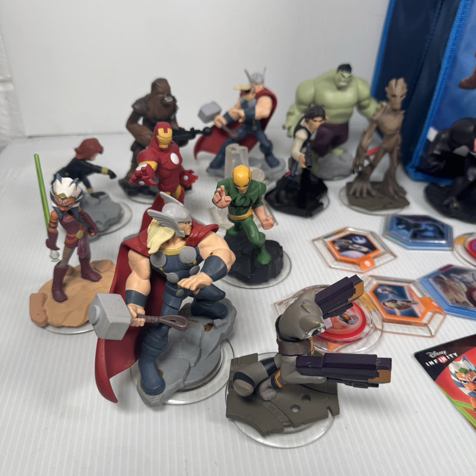 Disney Infinity Marvel Figure Lot of 16 w/ Carrying Case Ironman, Venom & More