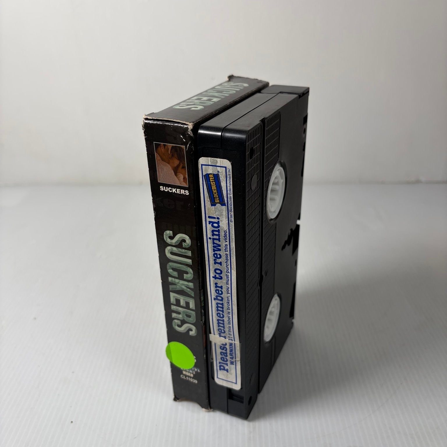 Suckers VHS 1999 Comedy Crime Daniel Benzali Creative Light Video