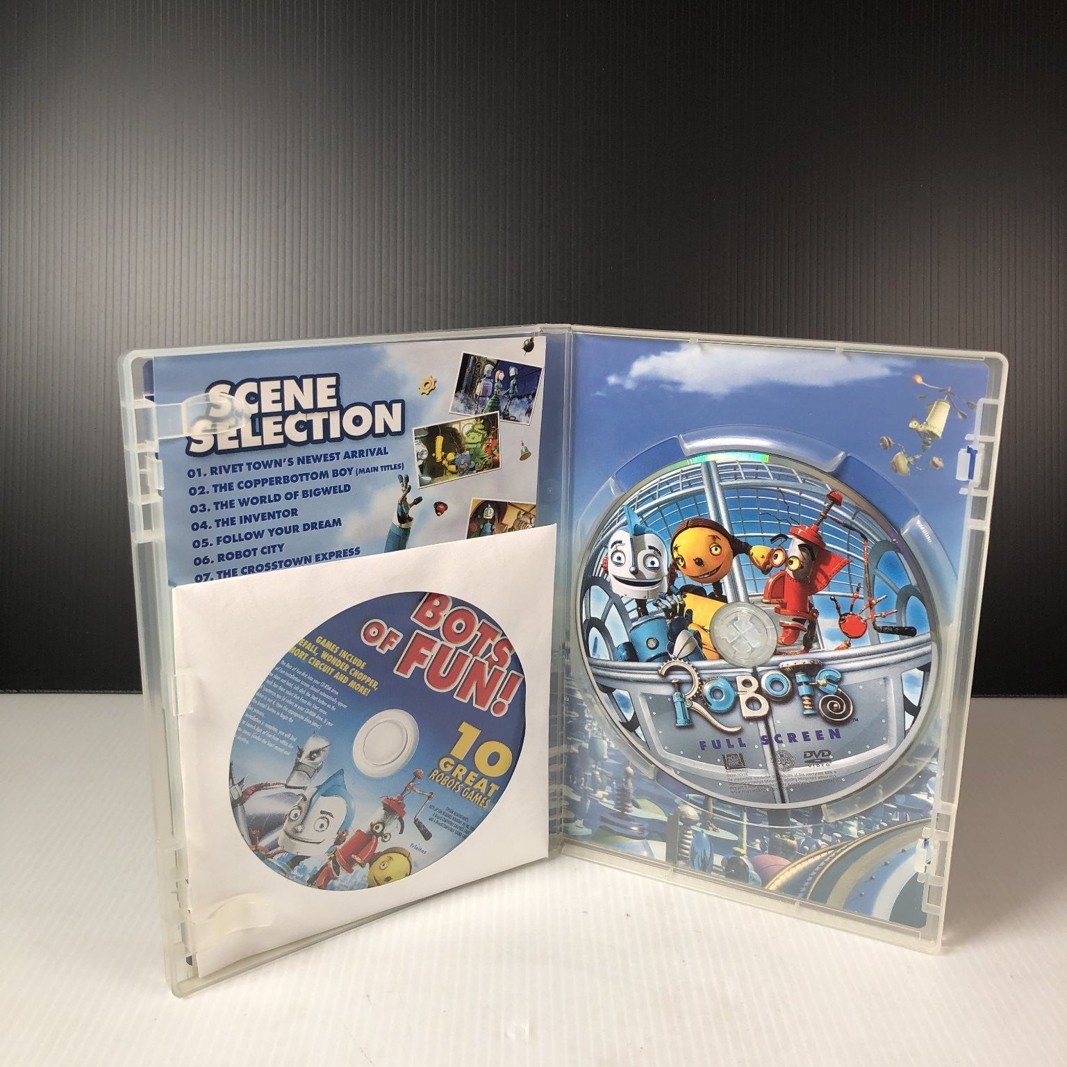 Robots DVD 2005 Full Screen Animated Movie Ewan McGregor Halle Berry