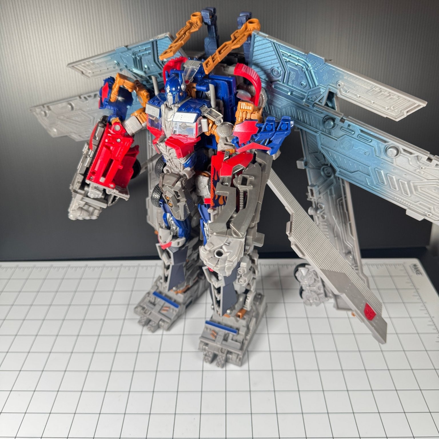 Ultimate Optimus Prime Transformers 3 Dark of the Moon Complete with Blaster