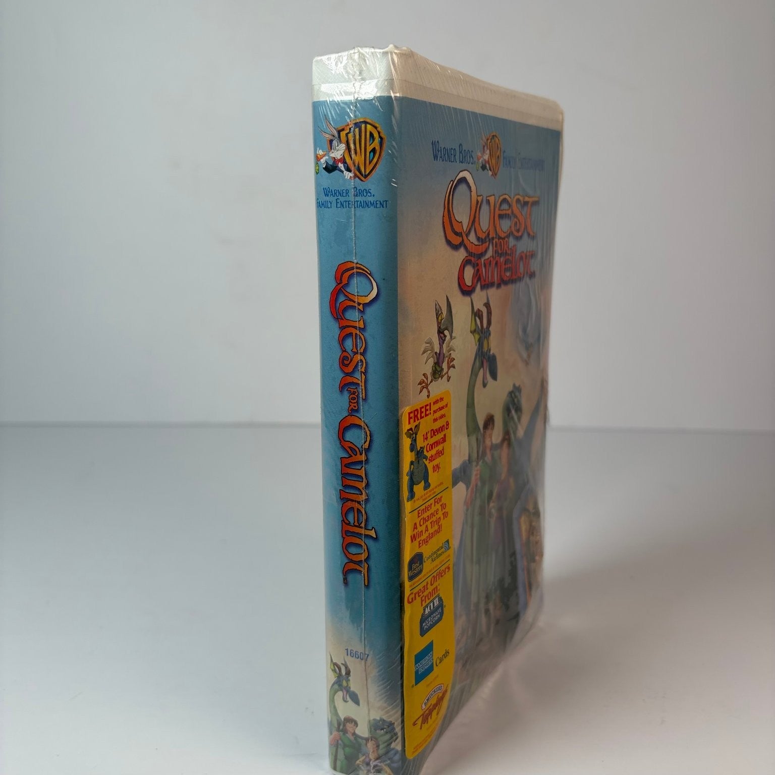 Quest for Camelot VHS 1998 Animated Musical Adventure Warner Bros. w/ Pendant
