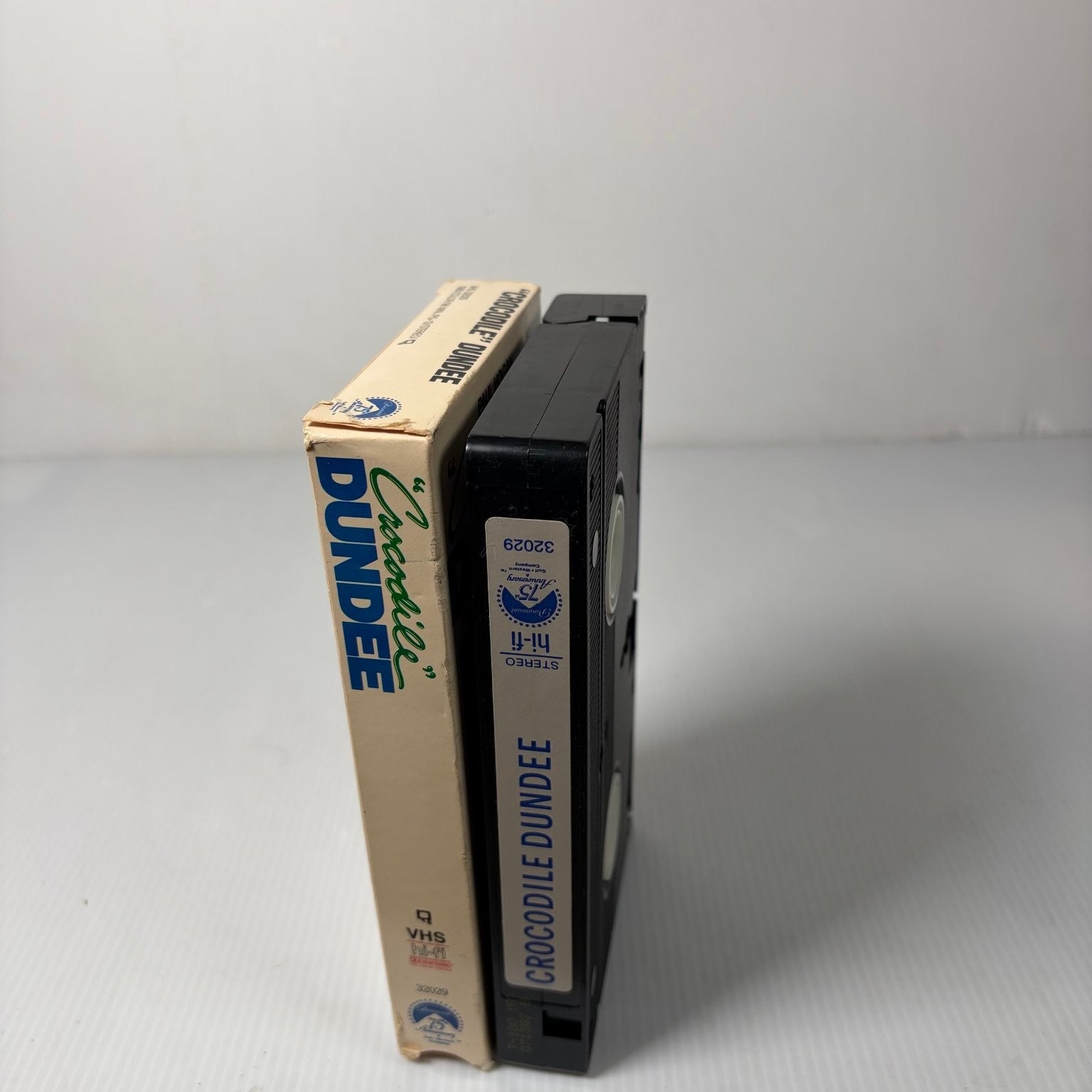 Crocodile Dundee VHS 1986 Comedy Adventure Paul Hogan Paramount Hi-Fi Stereo