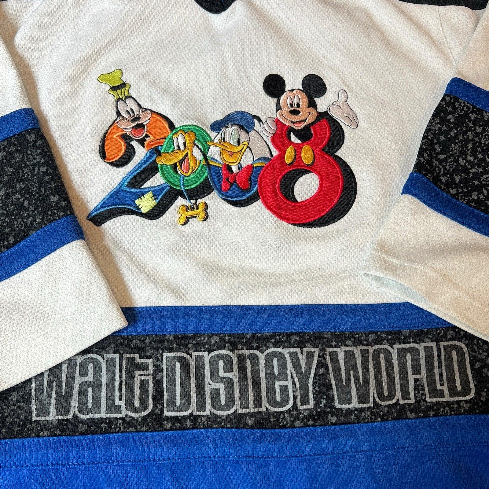 Walt Disney World 2008 Hockey Jersey Mickey & Friends Design Youth XL