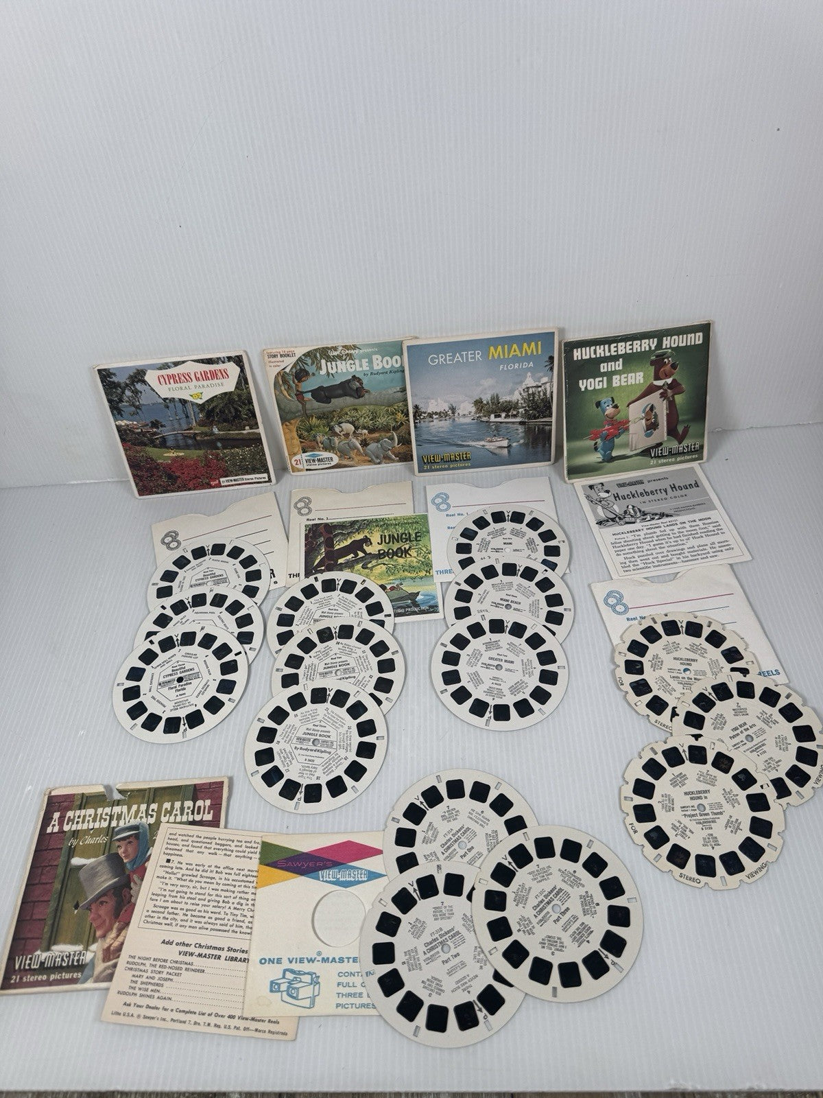 2 View Master Projector Lot with 13 Reels Casper Secret Squirrel +More Read Desc