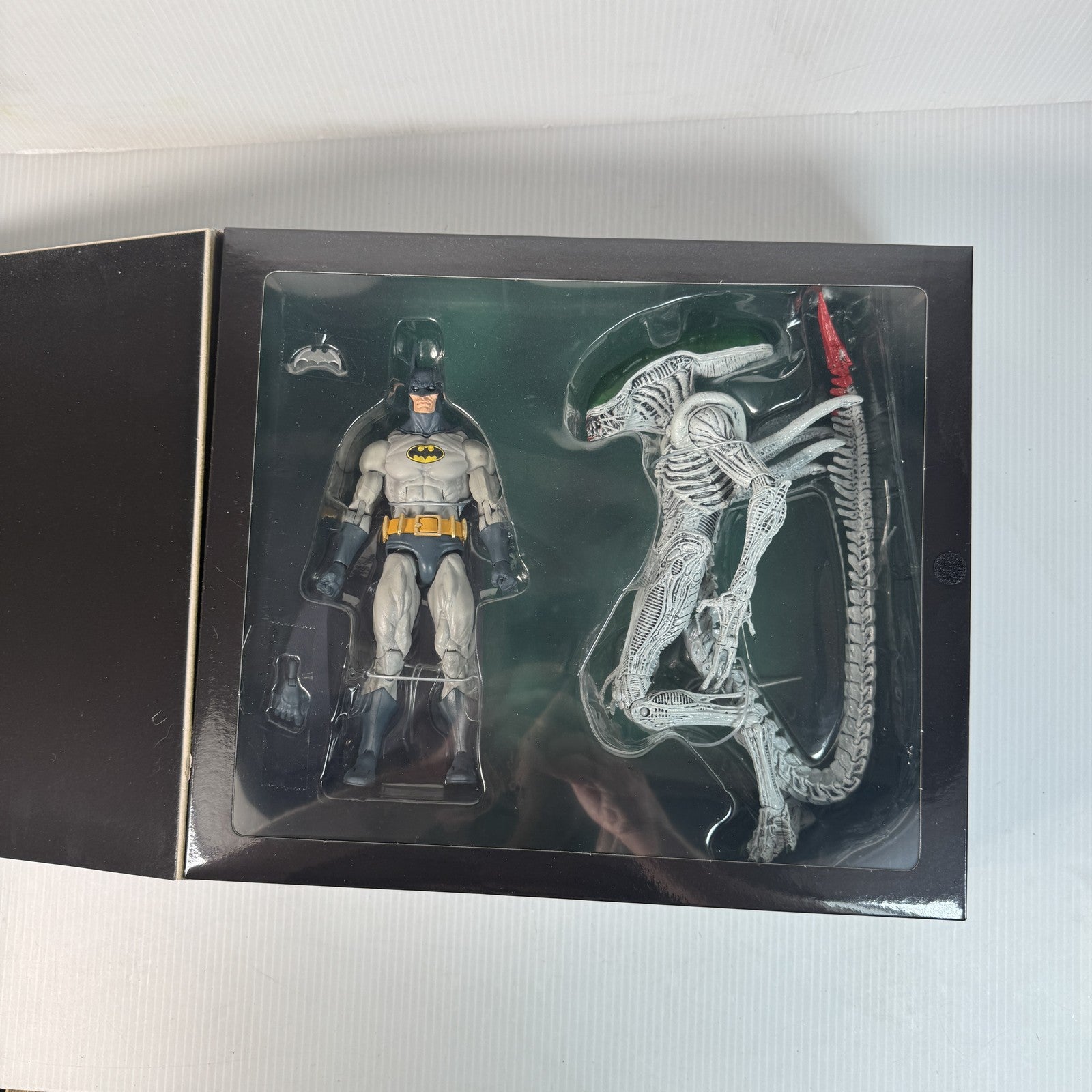 NECA Batman vs Aliens Figure 2-Pack DC Comics 20th Century Fox SDCC Exclusive
