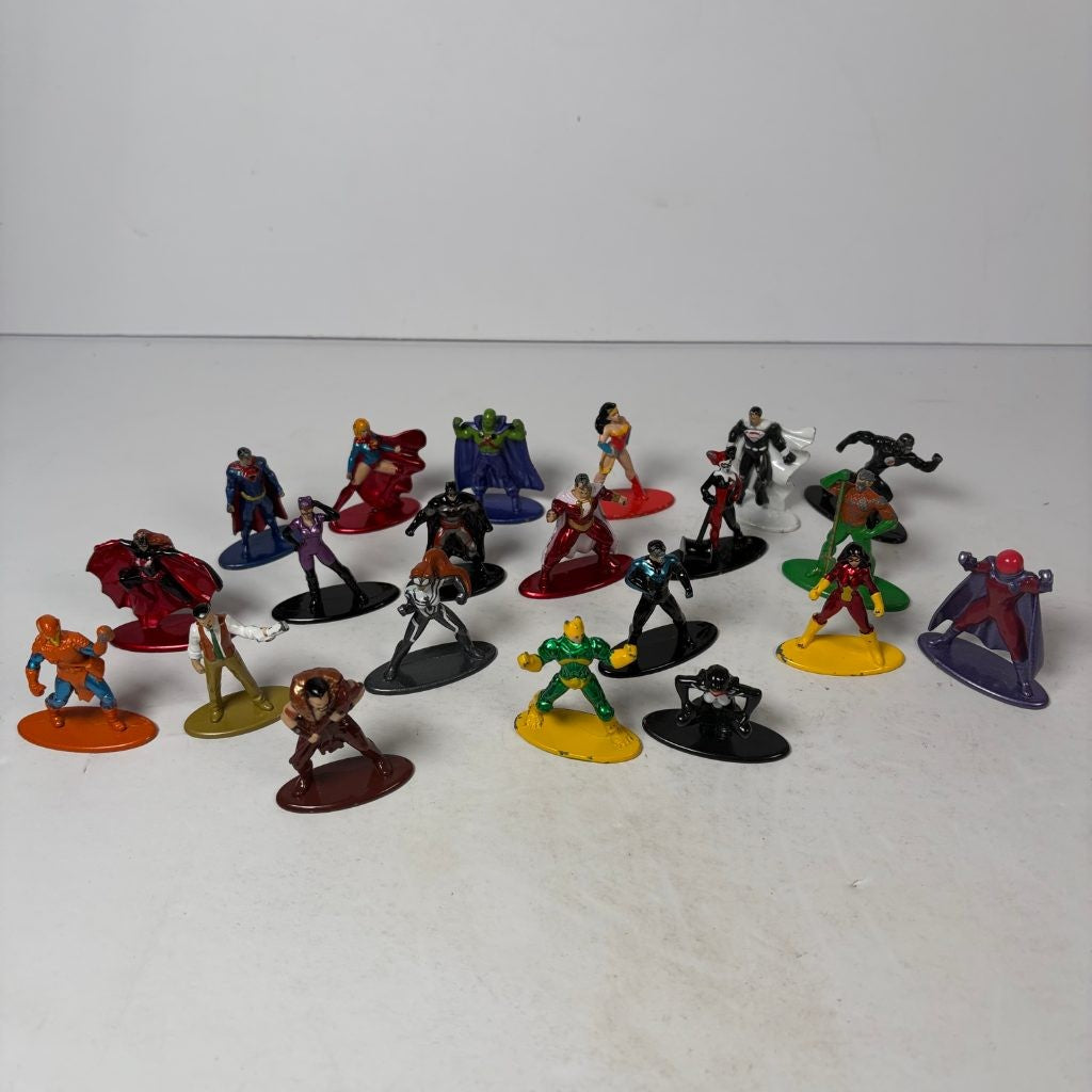 Jada Nano Metalfigs DC Comics Lot of 20 Diecast Mini Figures Batman Superman