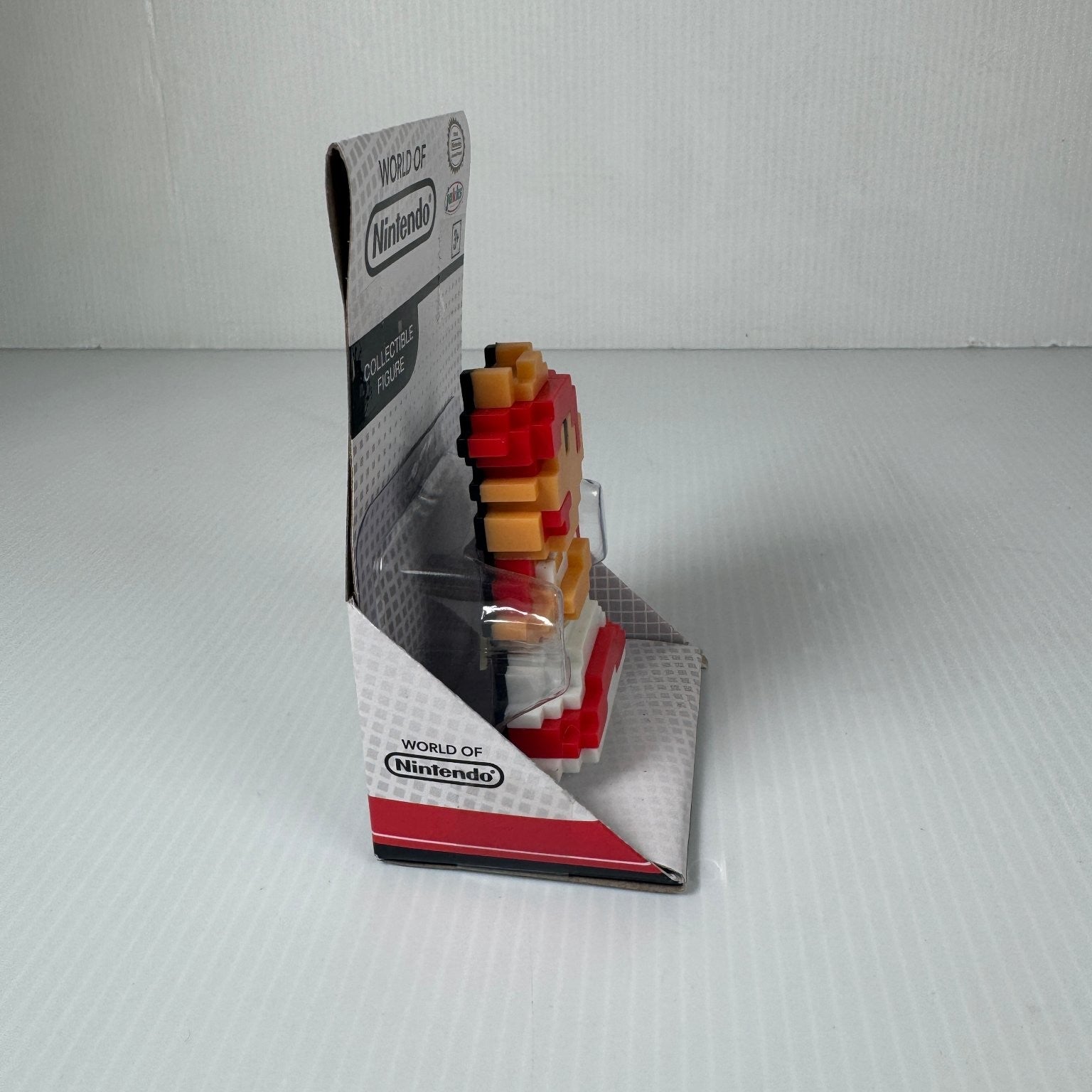 World of Nintendo 8-Bit Princess Peach Figure Super Mario 2.5" Retro