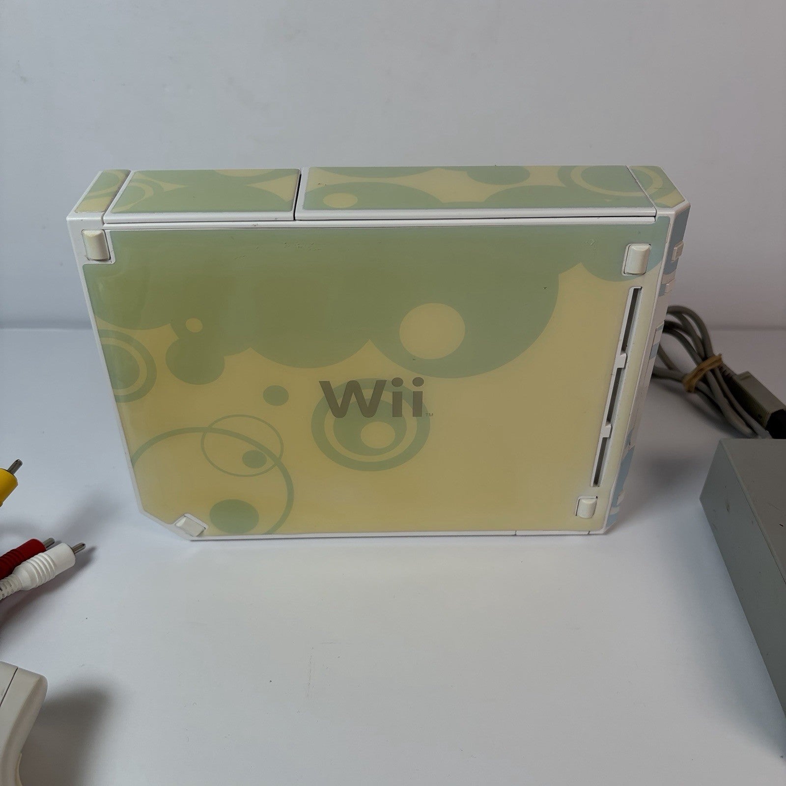 Nintendo Wii RVL-001 White Console w/ Super Mario Galaxy, Motion Plus & Nunchuk