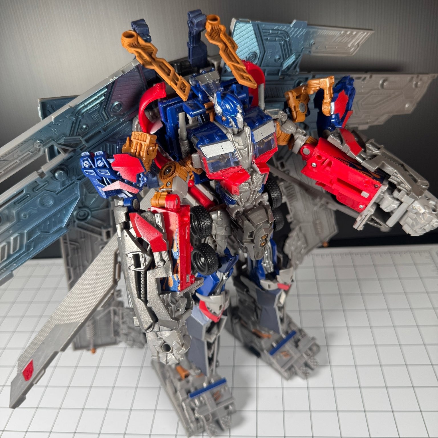 Ultimate Optimus Prime Transformers 3 Dark of the Moon Complete with Blaster