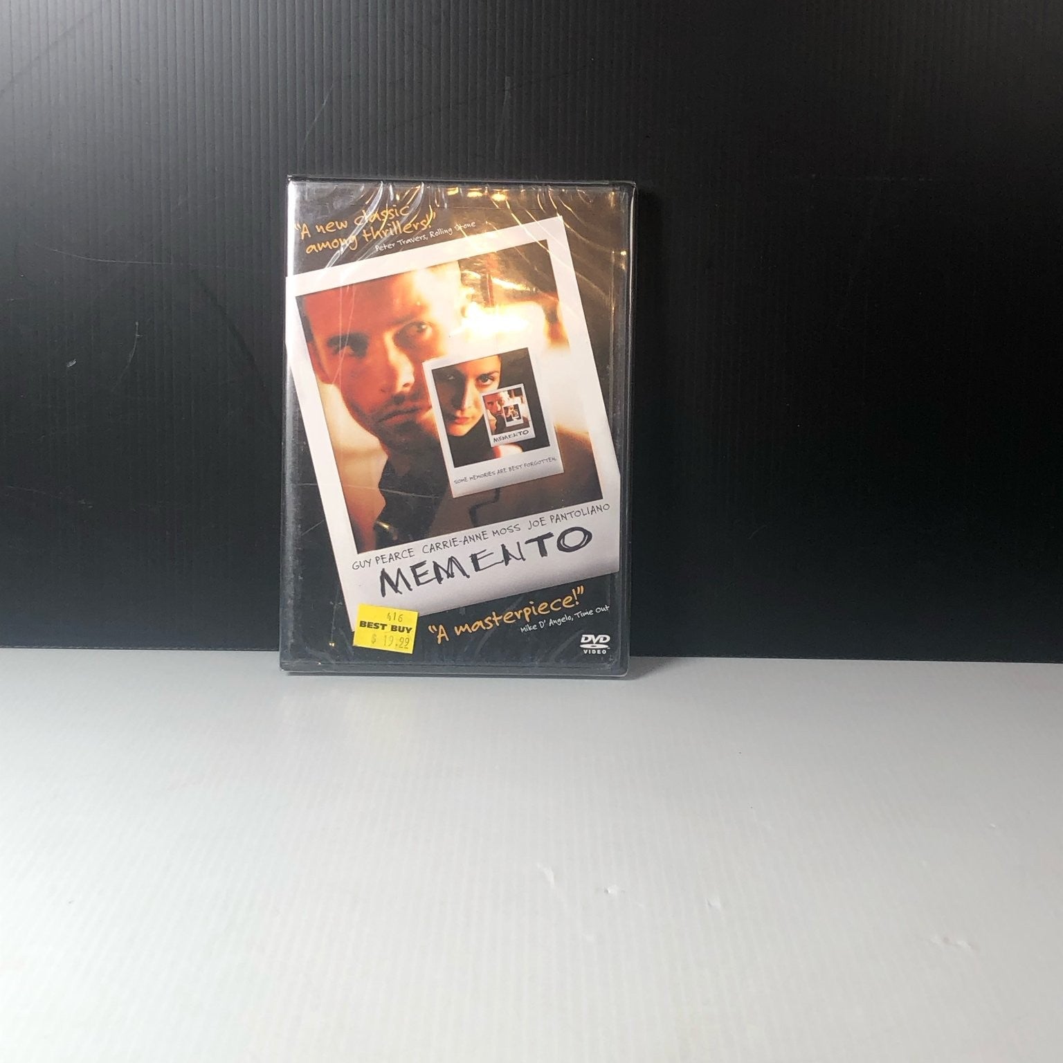 Memento DVD 2001 Christopher Nolan Guy Pearce Carrie-Anne Moss Special Features