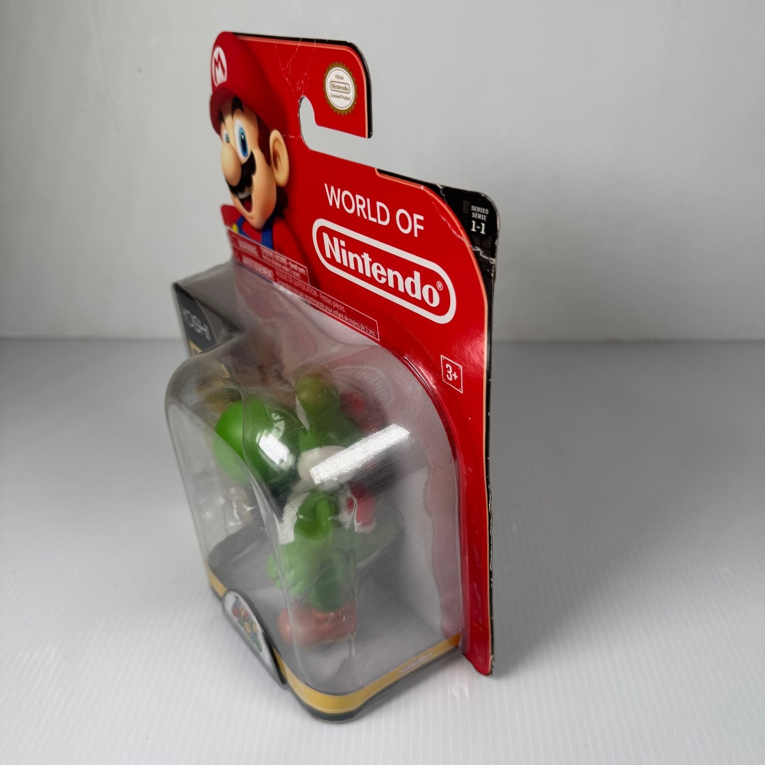 Yoshi 4" Figure w/ Mystery Accessory Jakks Pacific World of Nintendo Super Mario