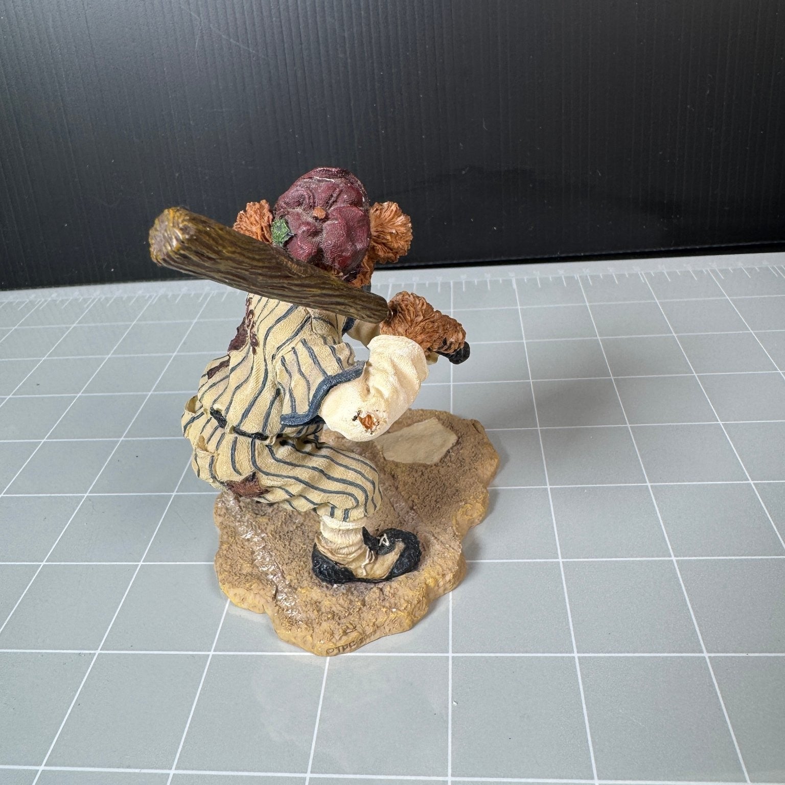 Slugger McGee Swing Batta Batta Boyd's Bears & Friends Resin Statue Baseball