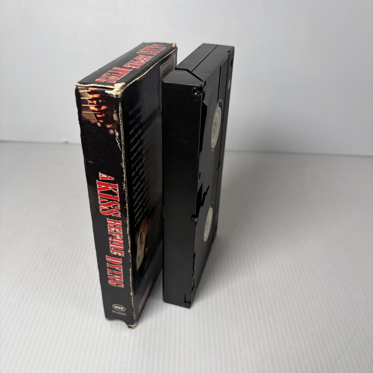 A Kiss Before Dying VHS 1991 Romantic Thriller Matt Dillon Universal Pictures