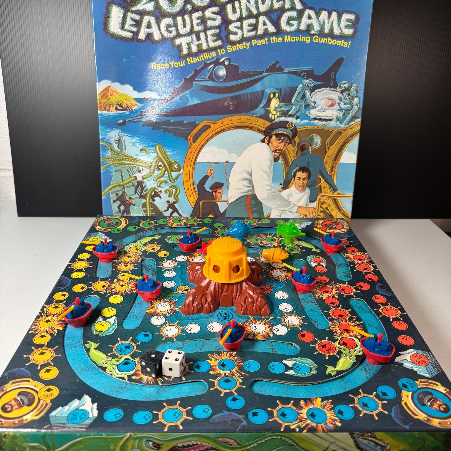 Disney World 20,000 Leagues Under The Sea Game Lakeside Board Game Complete