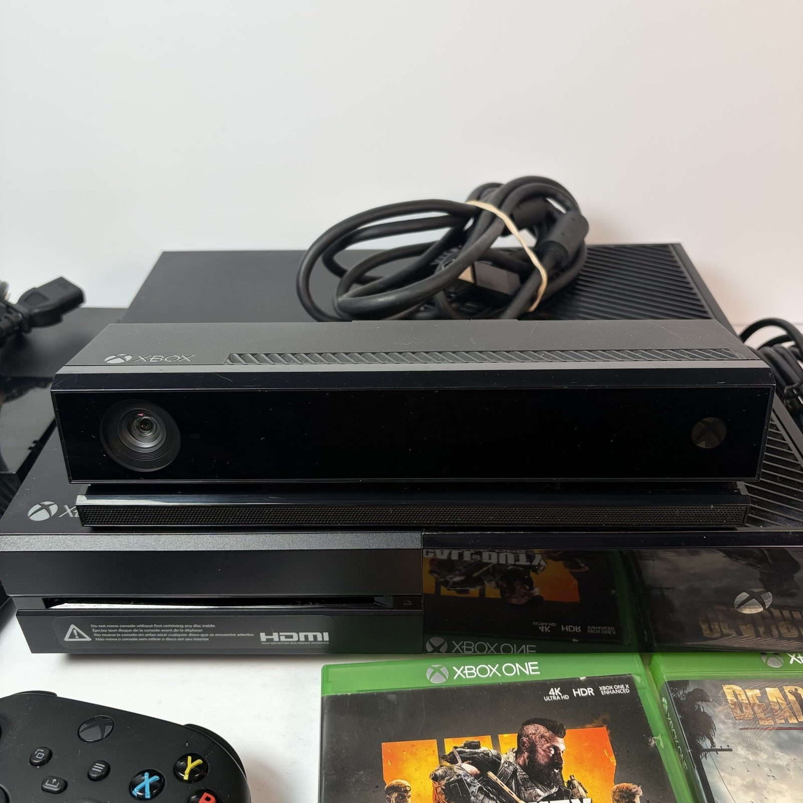 Xbox One Console 500GB Black with Kinect, Controller, 2 Games & Cables