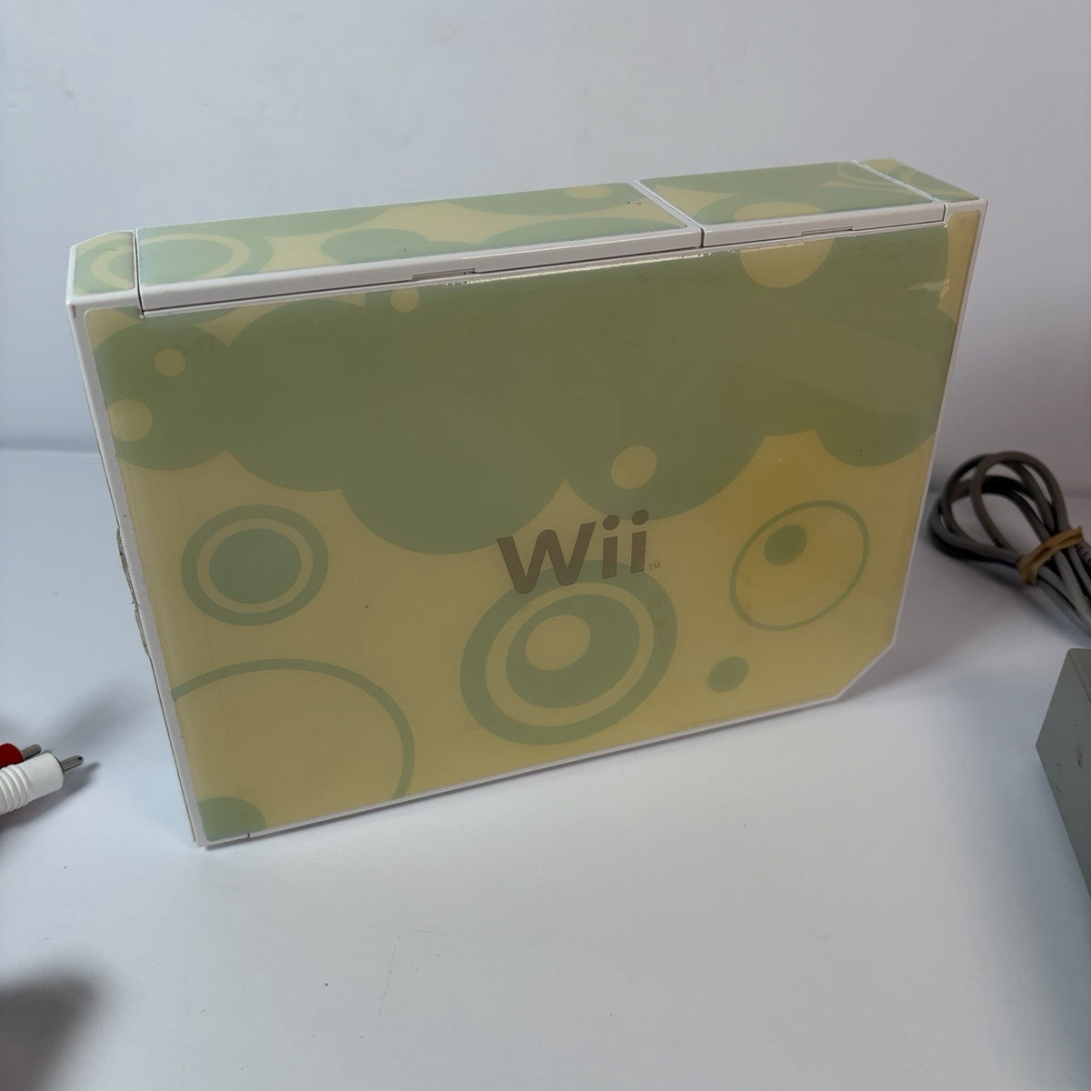 Nintendo Wii RVL-001 White Console w/ Super Mario Galaxy, Motion Plus & Nunchuk