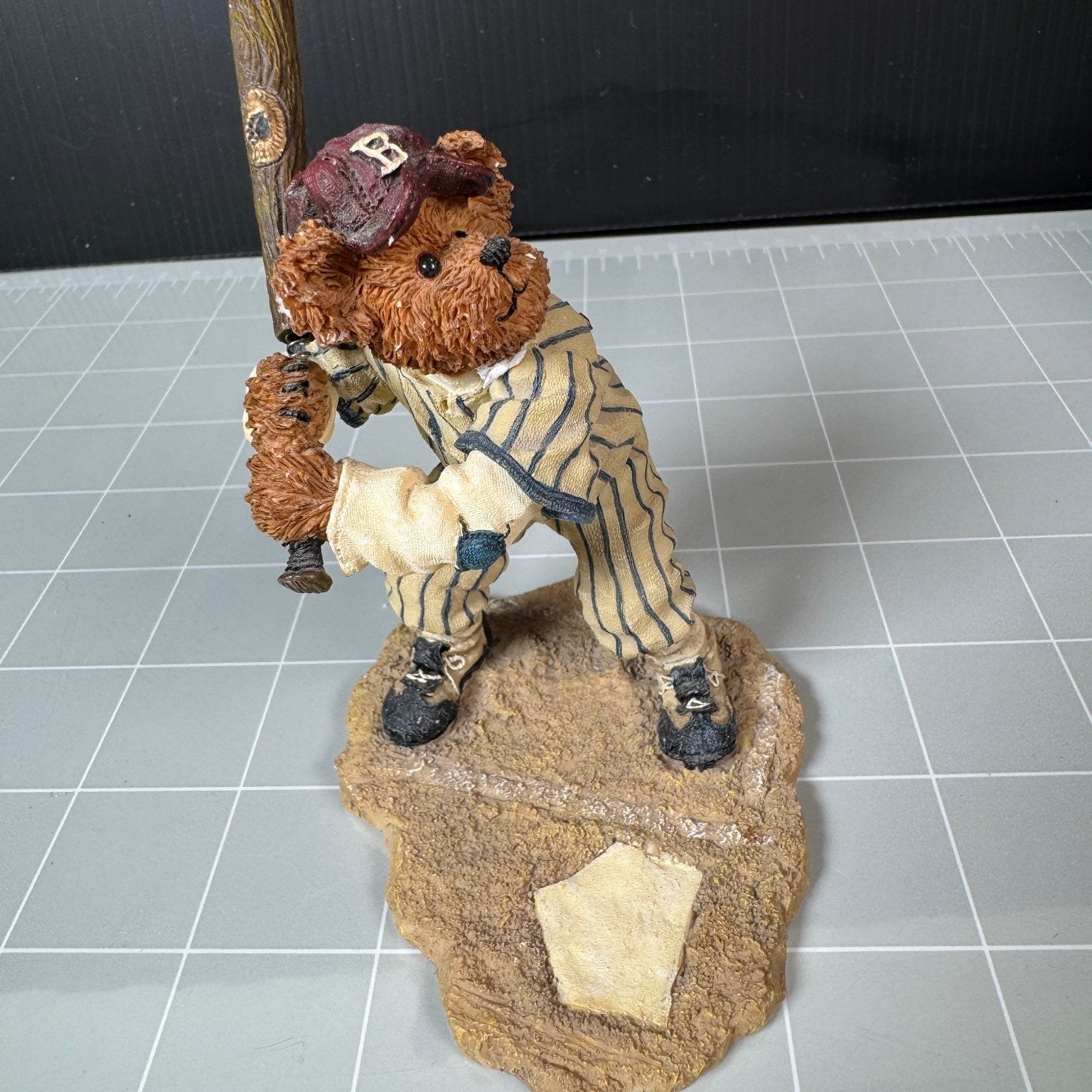 Slugger McGee Swing Batta Batta Boyd's Bears & Friends Resin Statue Baseball