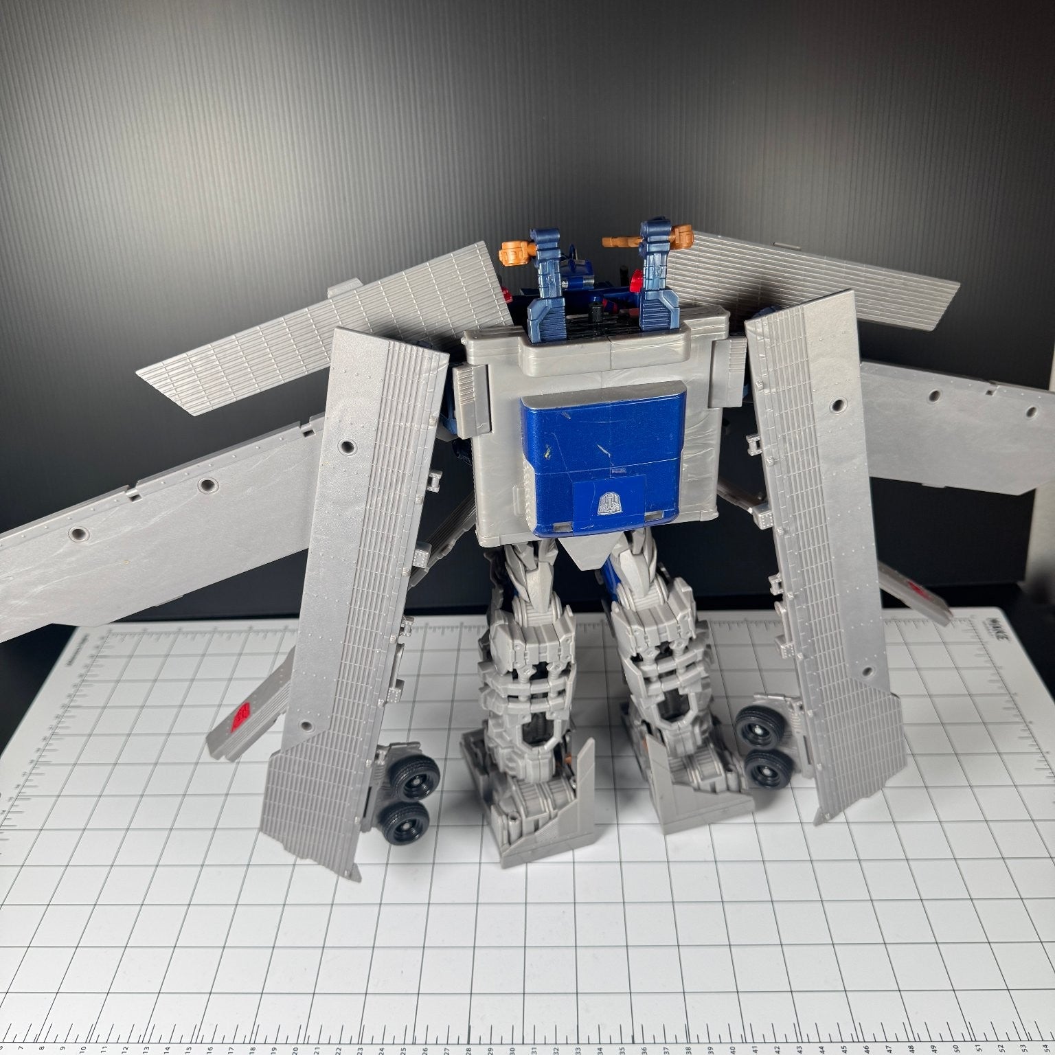 Ultimate Optimus Prime Transformers 3 Dark of the Moon Complete with Blaster