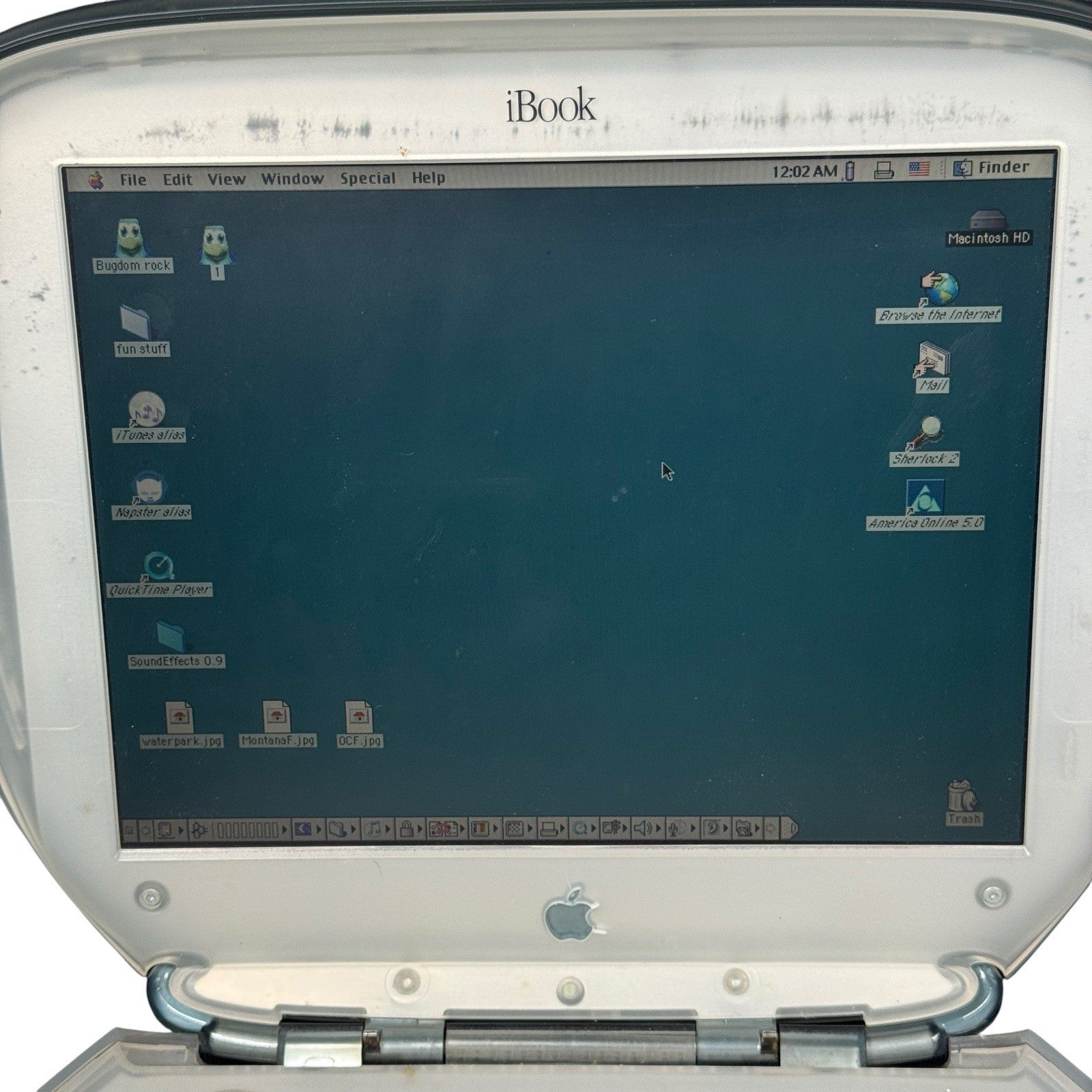 Apple M2453 Gray Clamshell iBook G3 OS 9.2 5.6GB HDD 128MB RAM Needs Battery