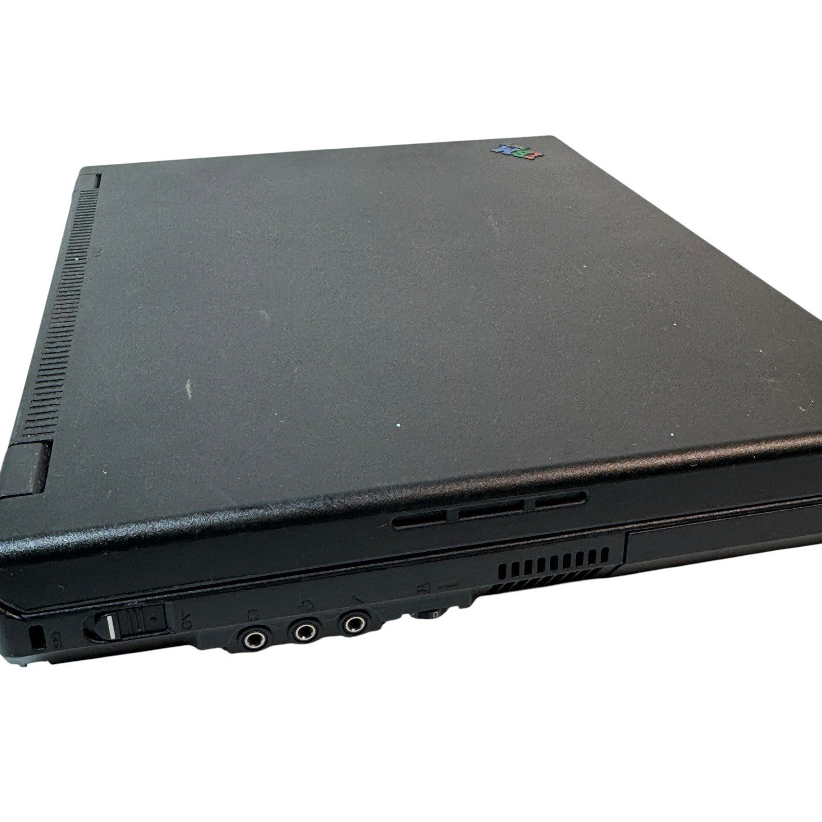 IBM ThinkPad i Series Type 2611 Laptop Powers On Black Screen Needs Battery