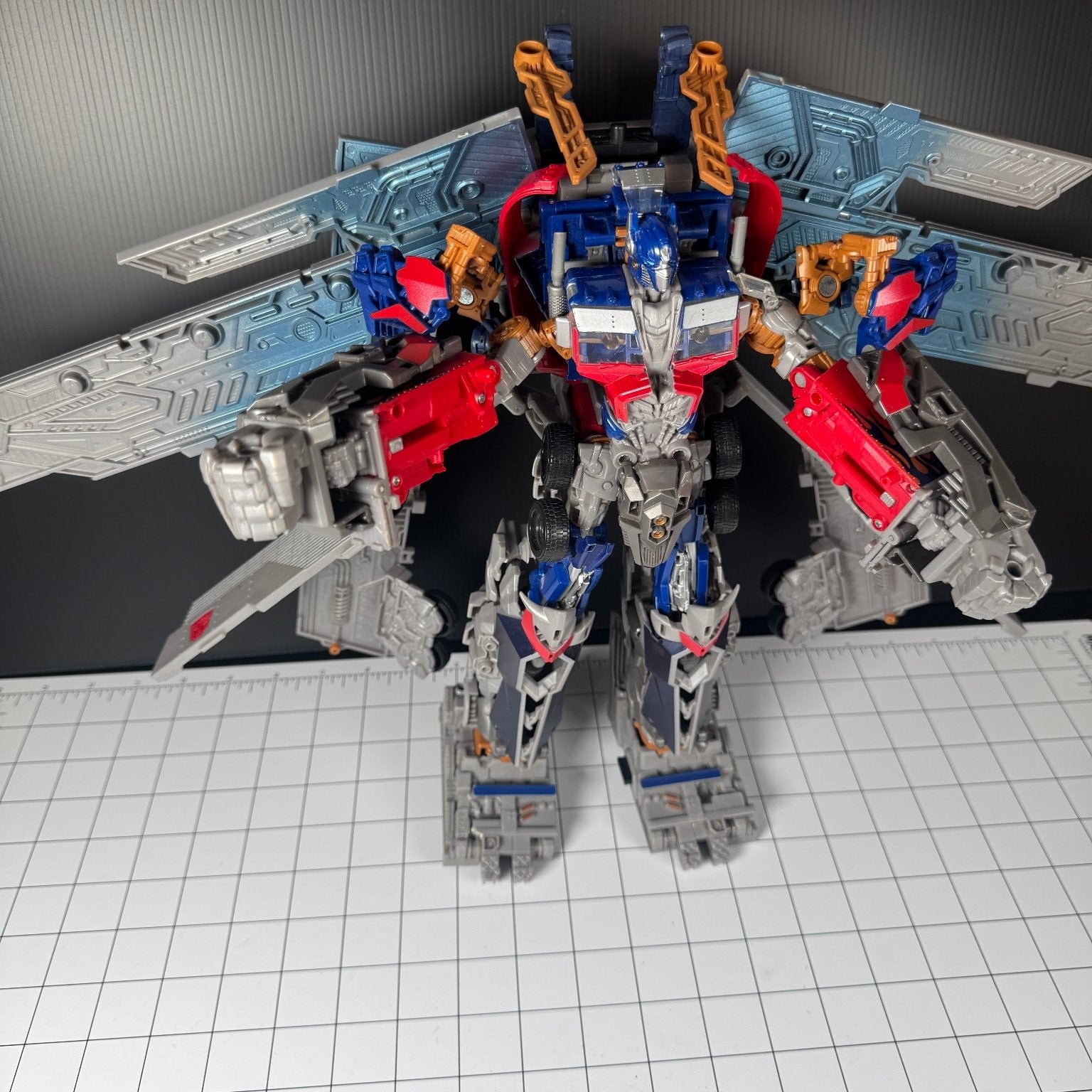 Ultimate Optimus Prime Transformers 3 Dark of the Moon Complete with Blaster