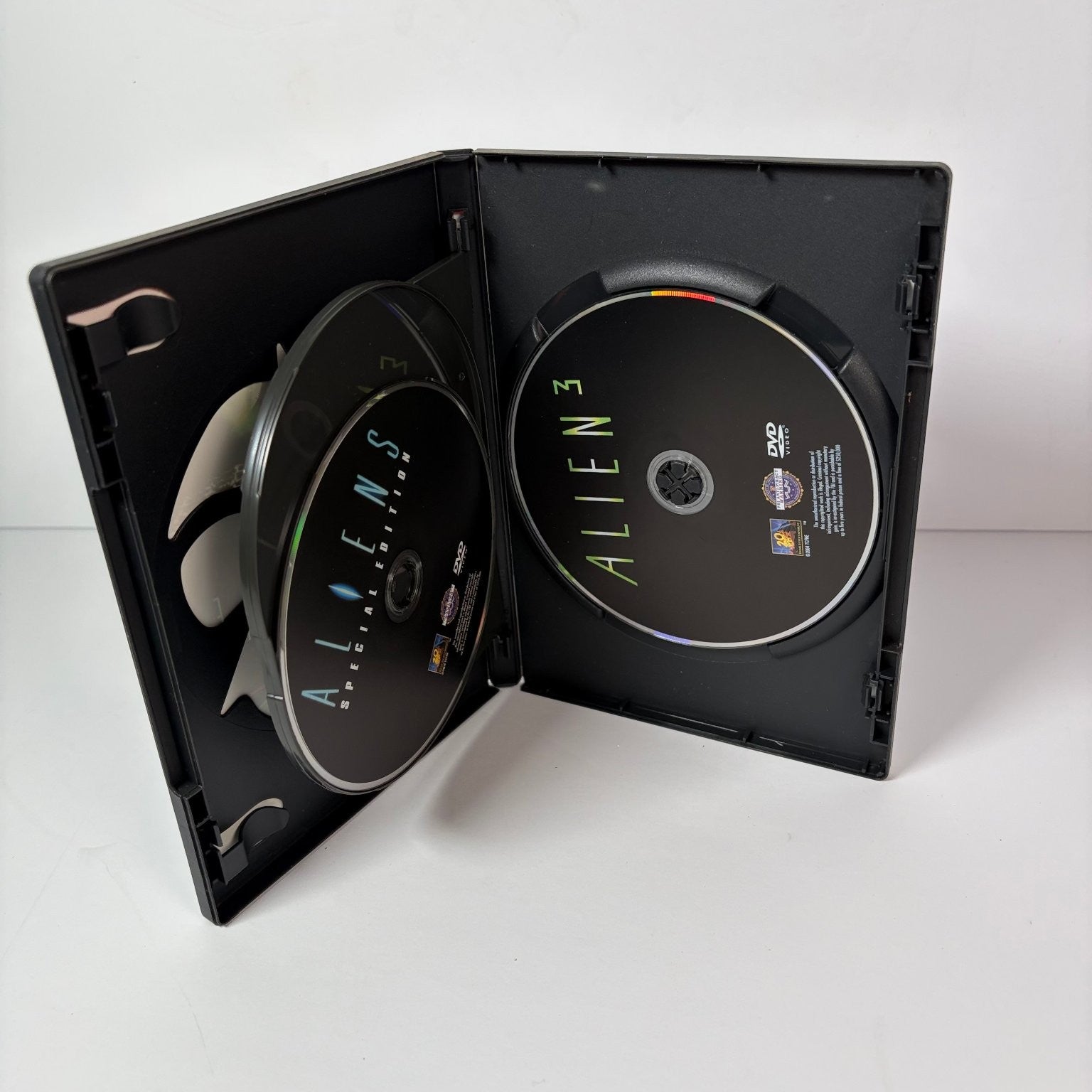 Alien, Aliens, Alien 3 Triple Feature 3-DVD Set 1979-1992 Weaver Scott