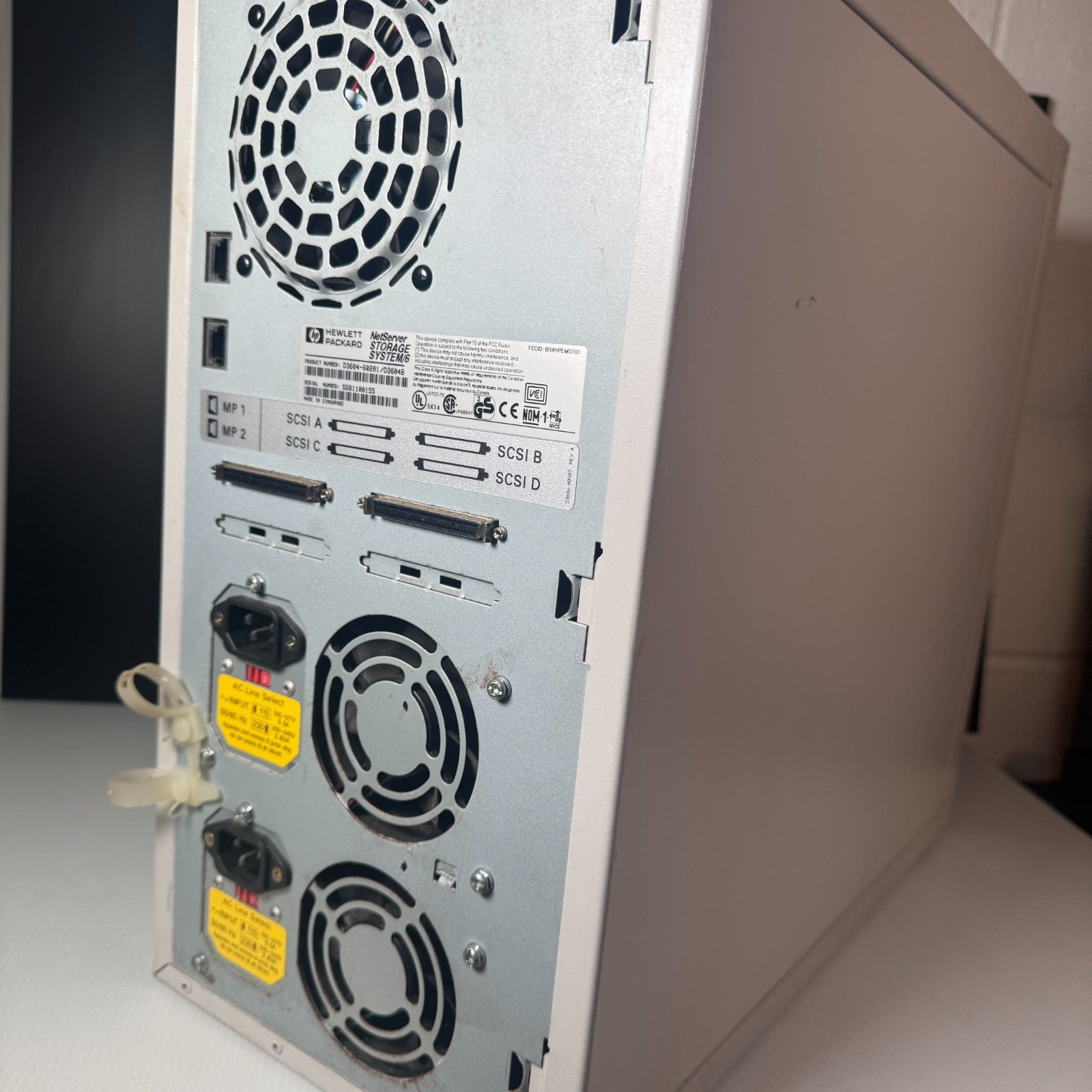 Vintage Hewlett Packard HP NetServer Storage System / 6 with 5 9GB Hard Drives