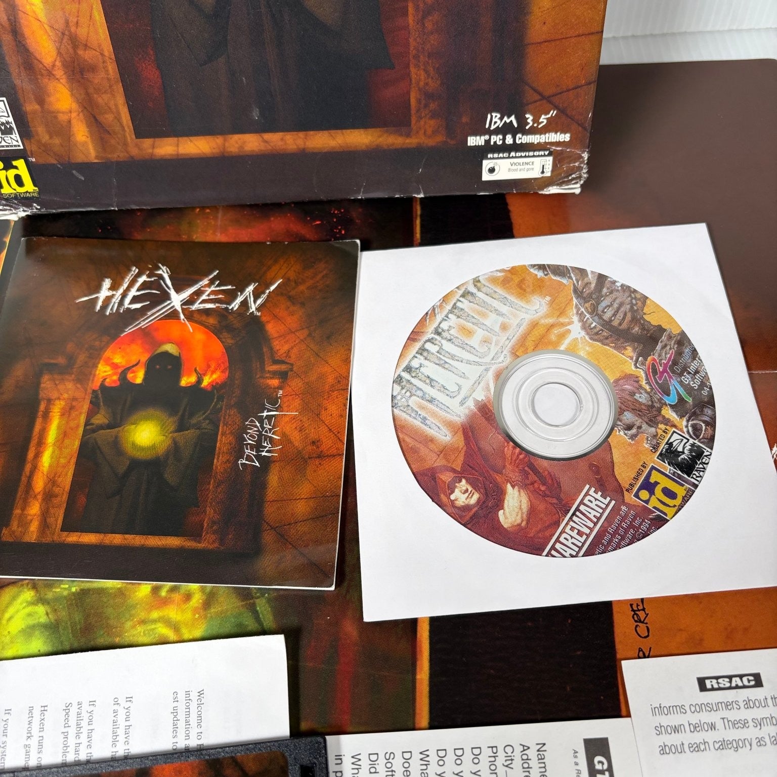 Hexen Beyond Heretic IBM PC Rare 3.5" Floppy Disk Version FPS Complete w/ Poster