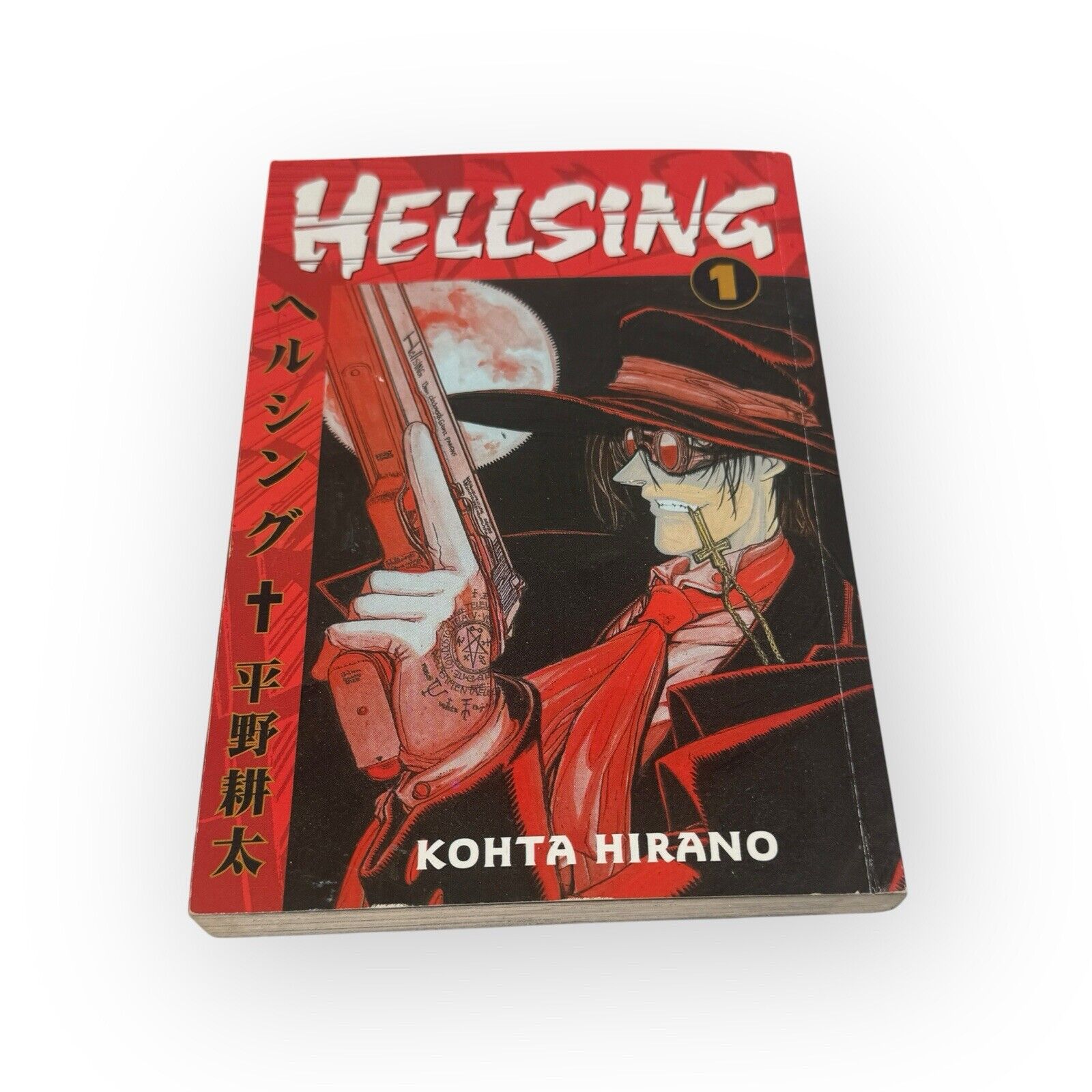 Hellsing Manga Vol 1 Kohta Hirano 1st Edition (December 2003) English Version