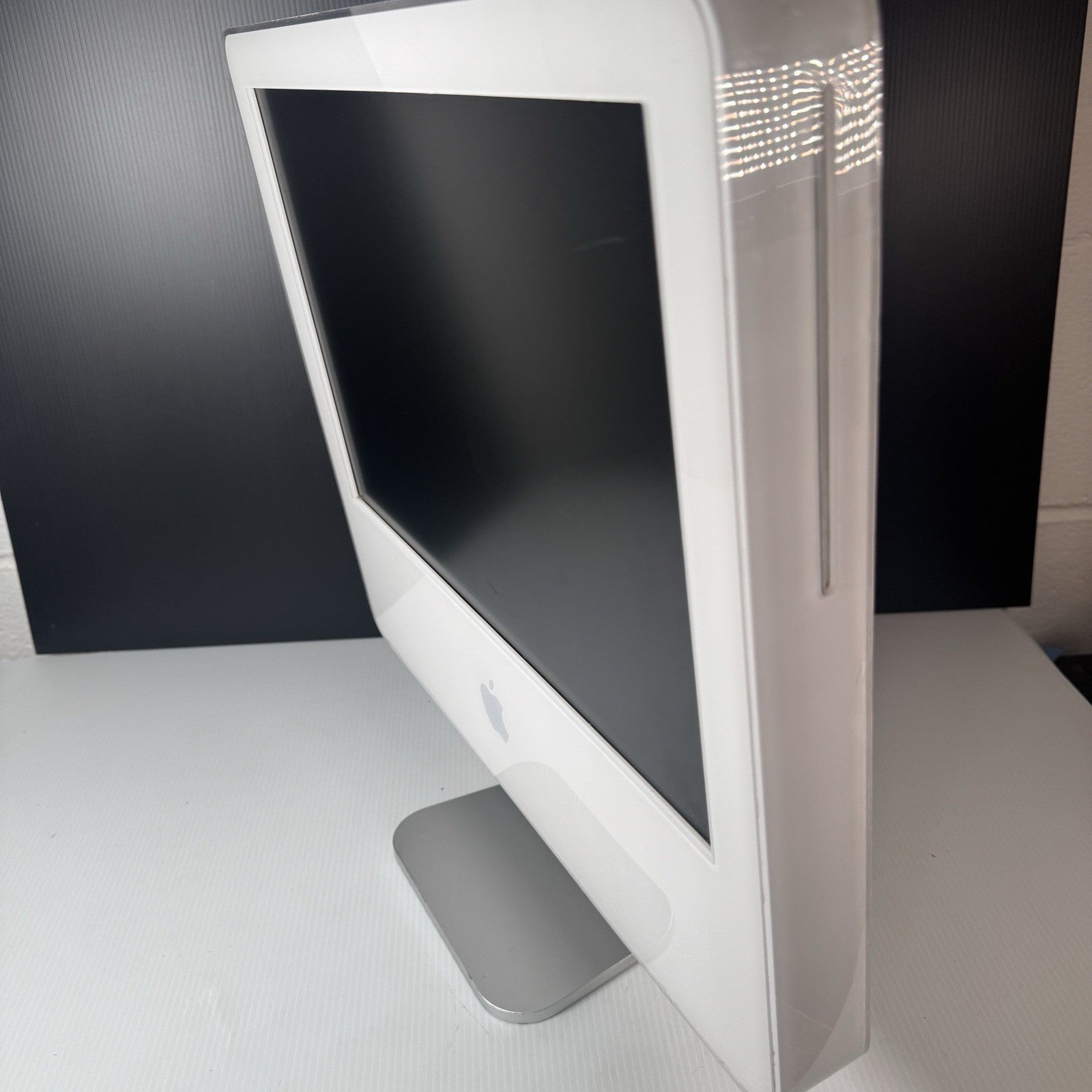 Apple iMac A1058 17" Desktop (August, 2004) PowerPC G5 2GB DDR SDRAM Works