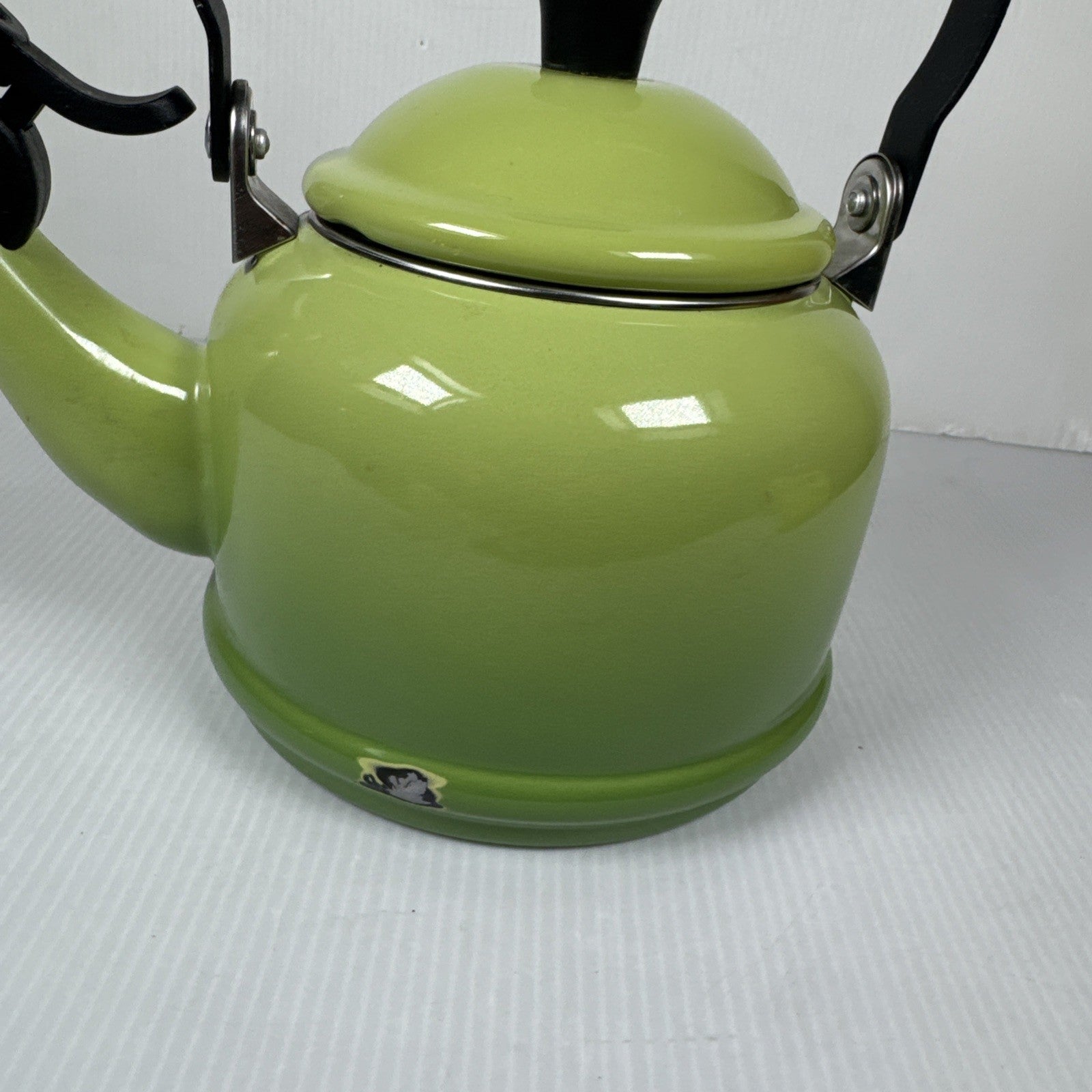 Le Creuset Enamel on Steel 1.25 Qt Palm Green Ombré Whistling Tea Kettle
