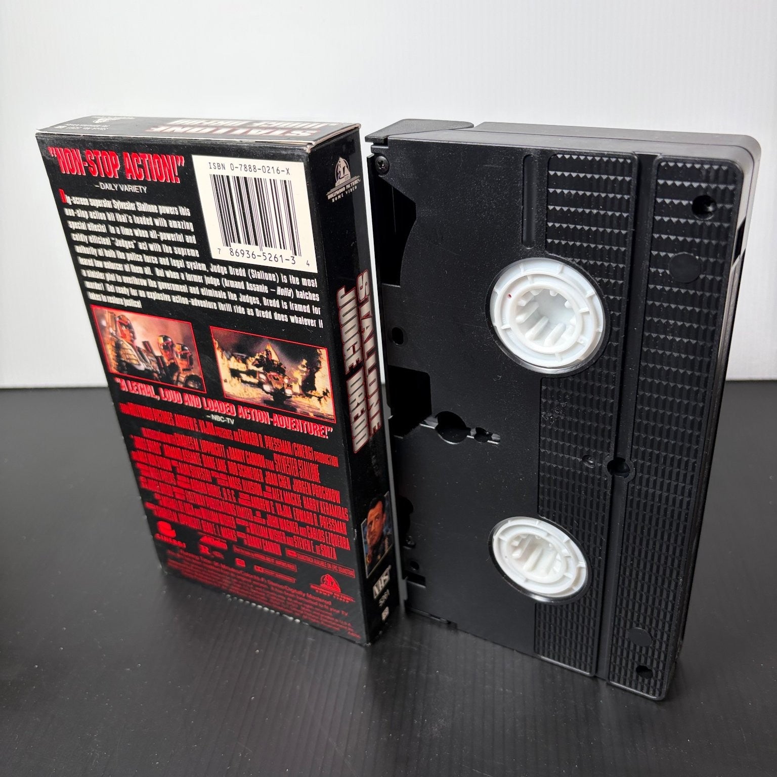 Judge Dredd VHS 1995 Action Sci-Fi Sylvester Stallone Universal Pictures
